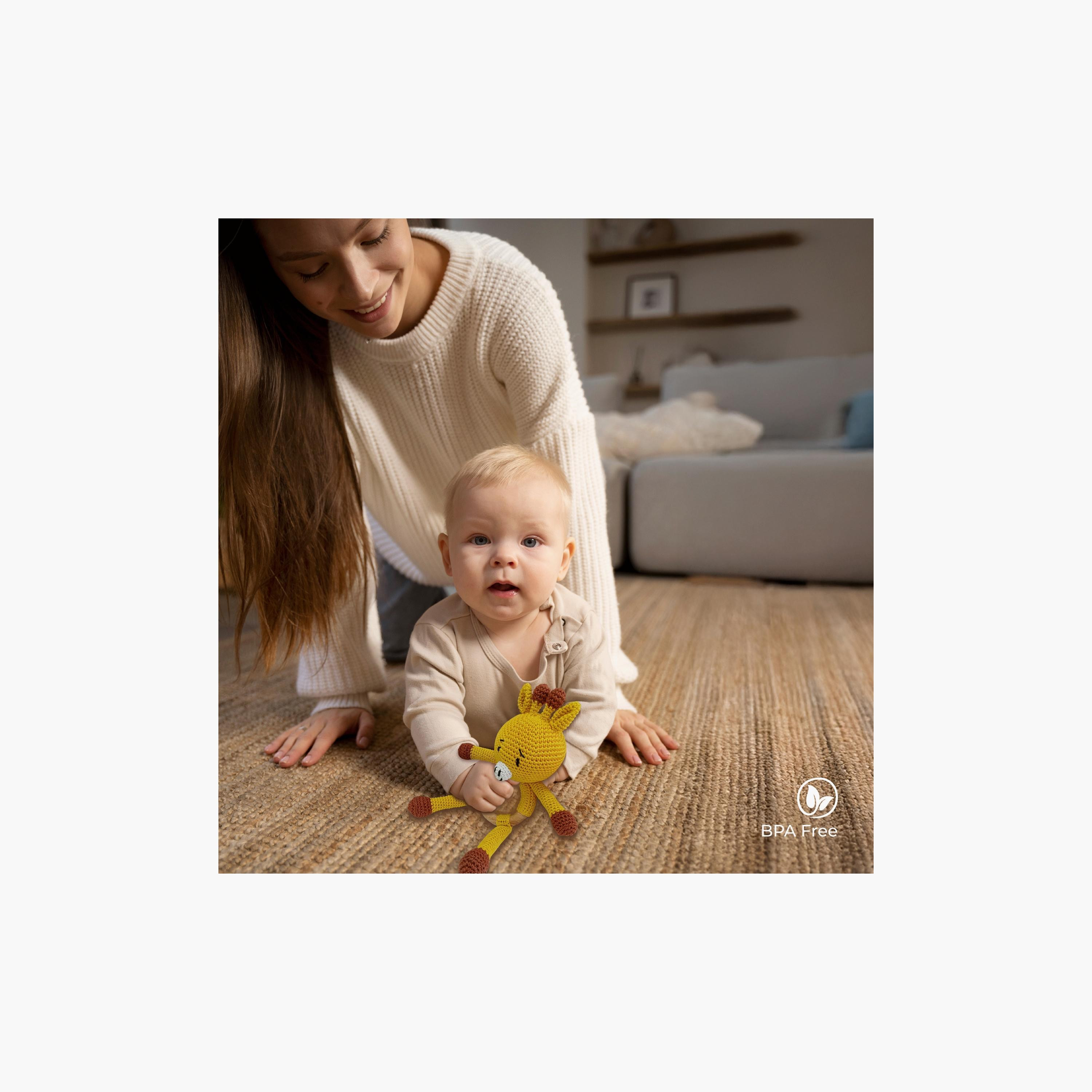لعبة كروشيه يدوية الصنع مع حلقة للعناق من مون - 0 أشهر+ - زرافة-toys-babyandtoddlertoys-rattlesandteethers-image-6