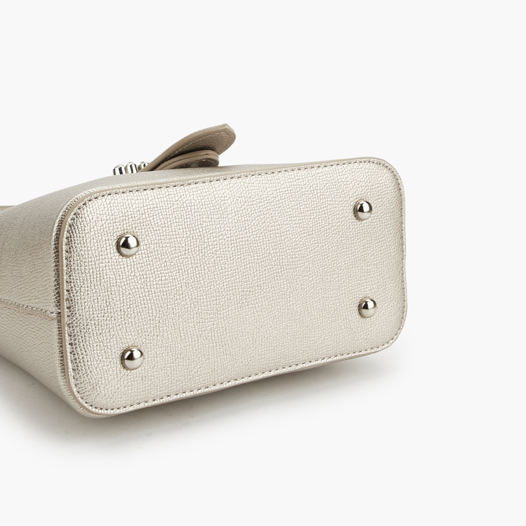 شنطة ساتشيل مطرزة بمقبض من ميسي-women-bagsandwallets-handbags-image-6