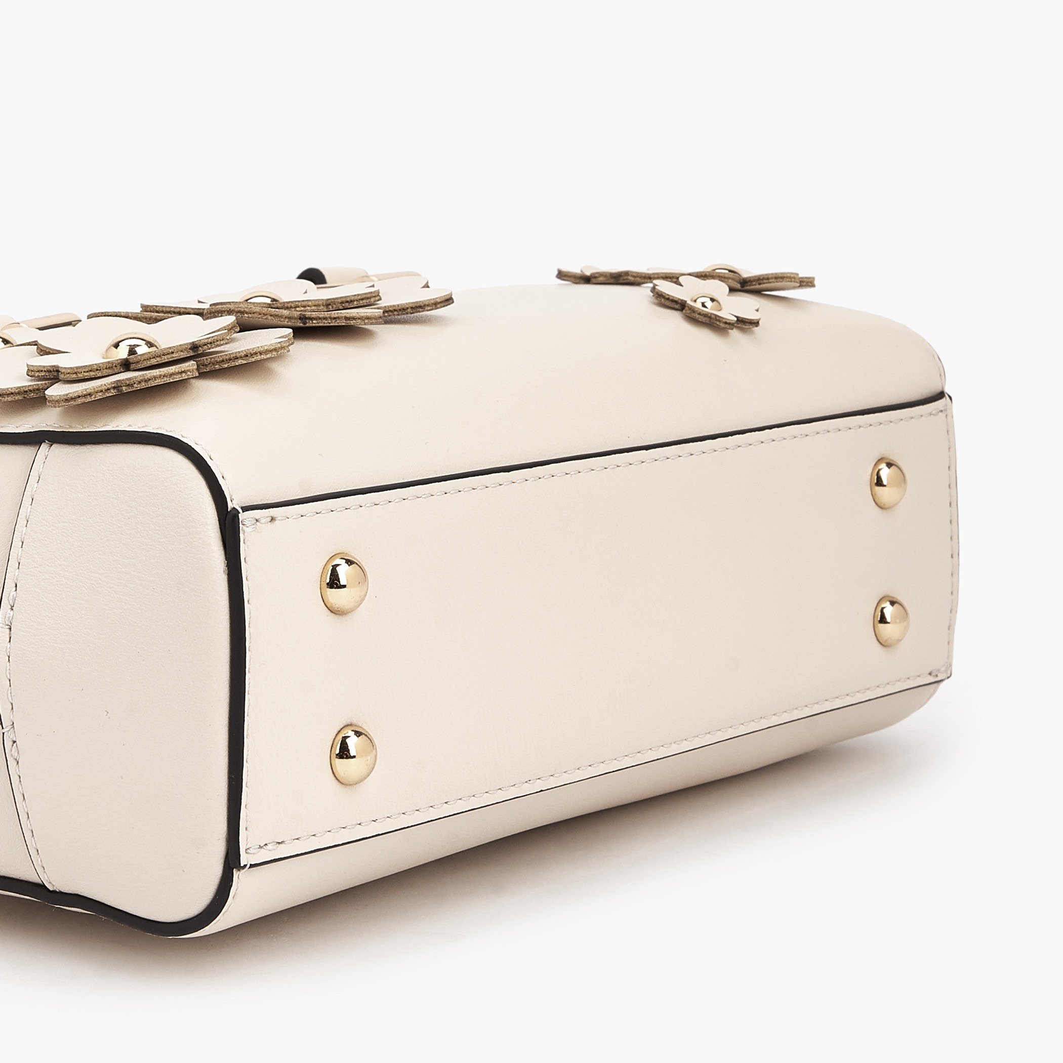 شنطة كروس بودي بمقابض مزدوجة وزخارف زهرية من سيليست-women-bagsandwallets-handbags-image-7