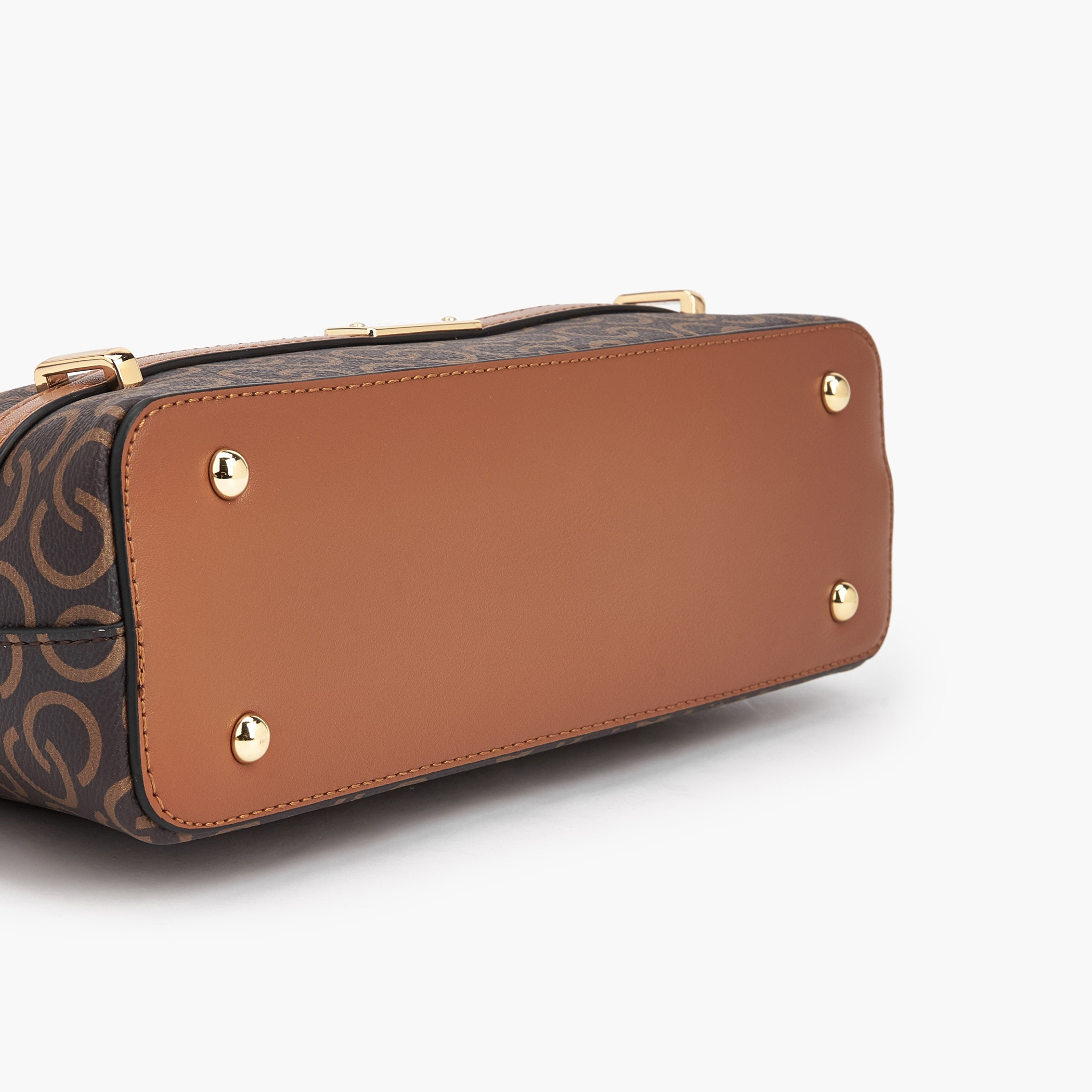 شنطة كتف بحزام سلسلة وطبعات مونوجرام من سيليست-women-bagsandwallets-handbags-image-7