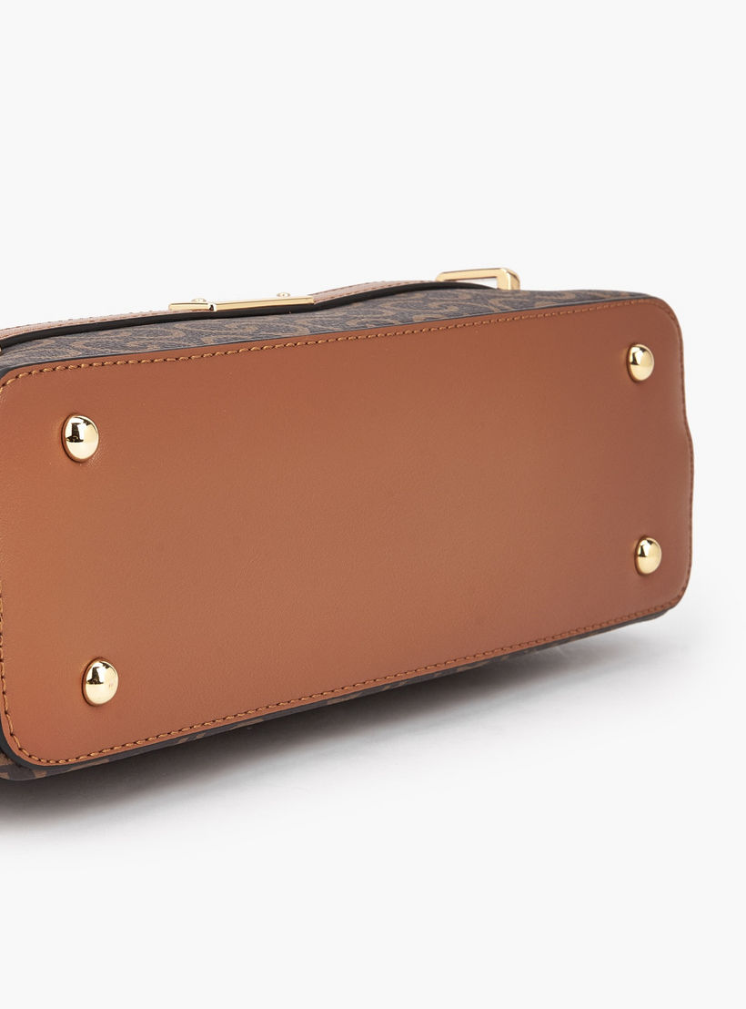 شنطة كتف بحزام سلسلة وطبعات مونوجرام من سيليست-women-bagsandwallets-handbags-image-7