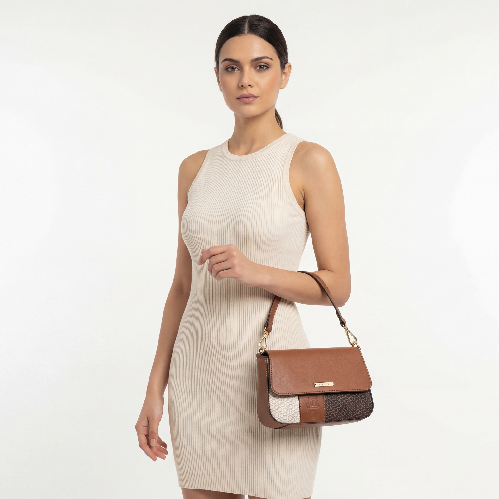 شنطة كروس بودي بمقبض وطبعات مونوجرام من سيليست-women-bagsandwallets-handbags-image-2