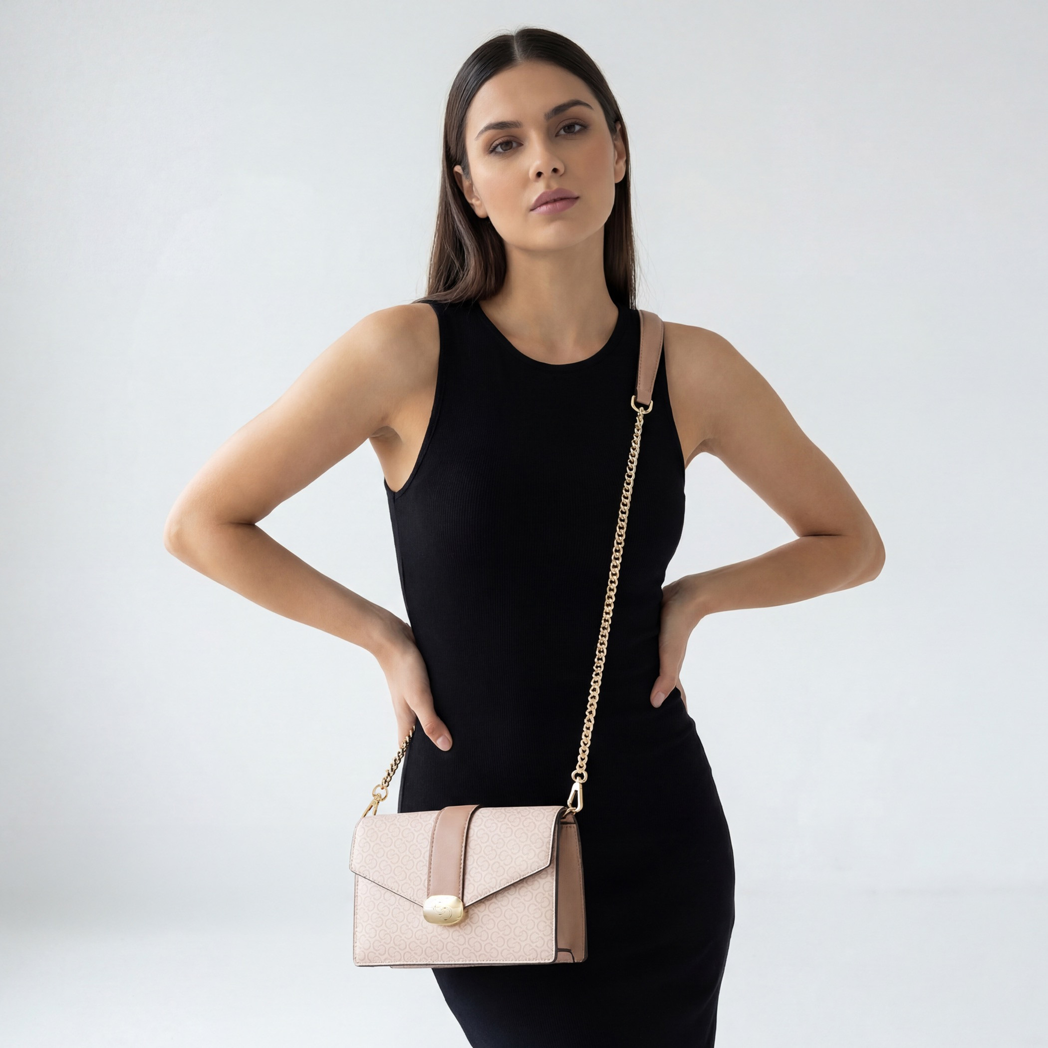 شنطة كروس بودي بحزام سلسلة وطبعات مونوجرام من سيليست-women-bagsandwallets-handbags-image-2
