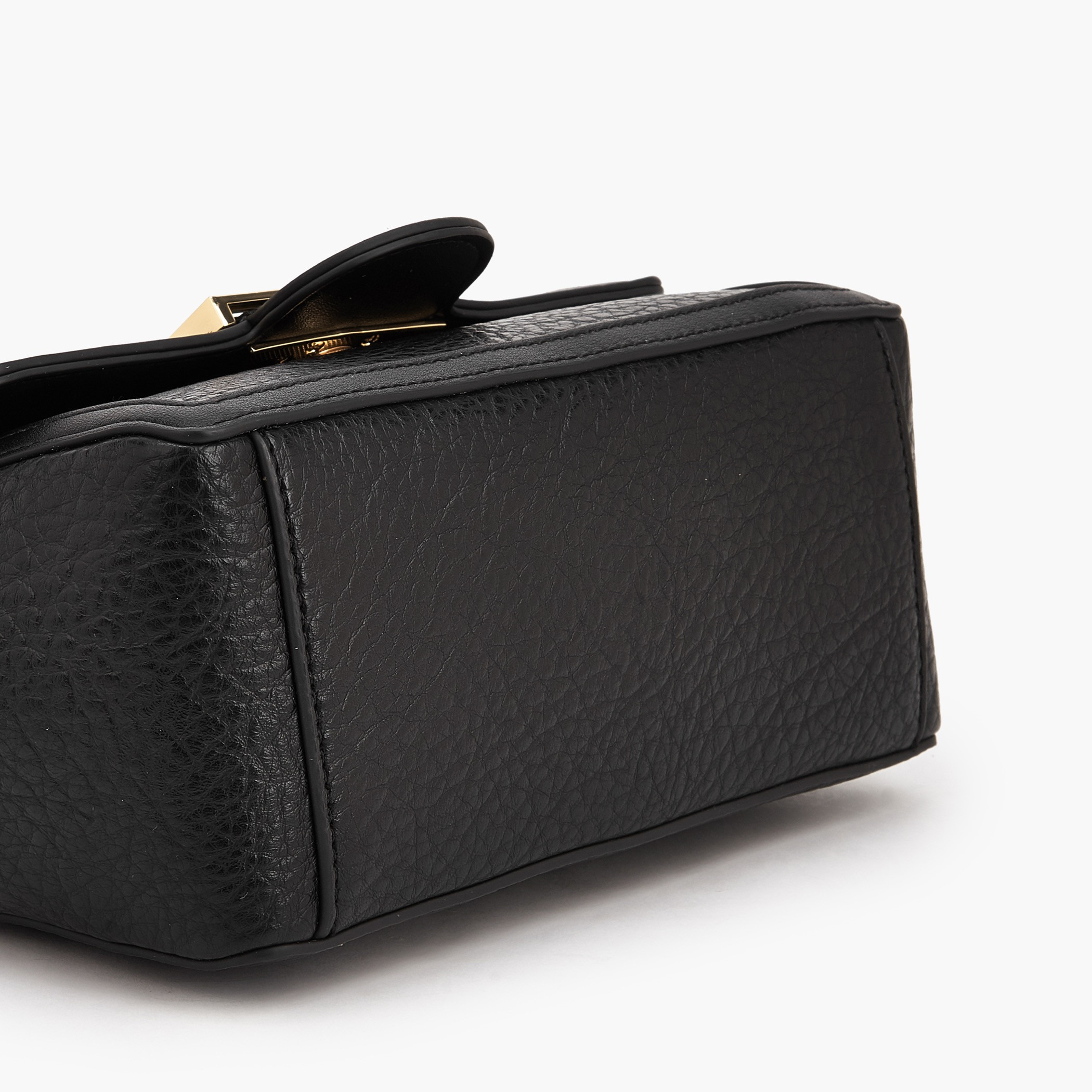 شنطة كروس بودي بارزة الملمس بزر إغلاق من سيليست-women-bagsandwallets-handbags-image-7
