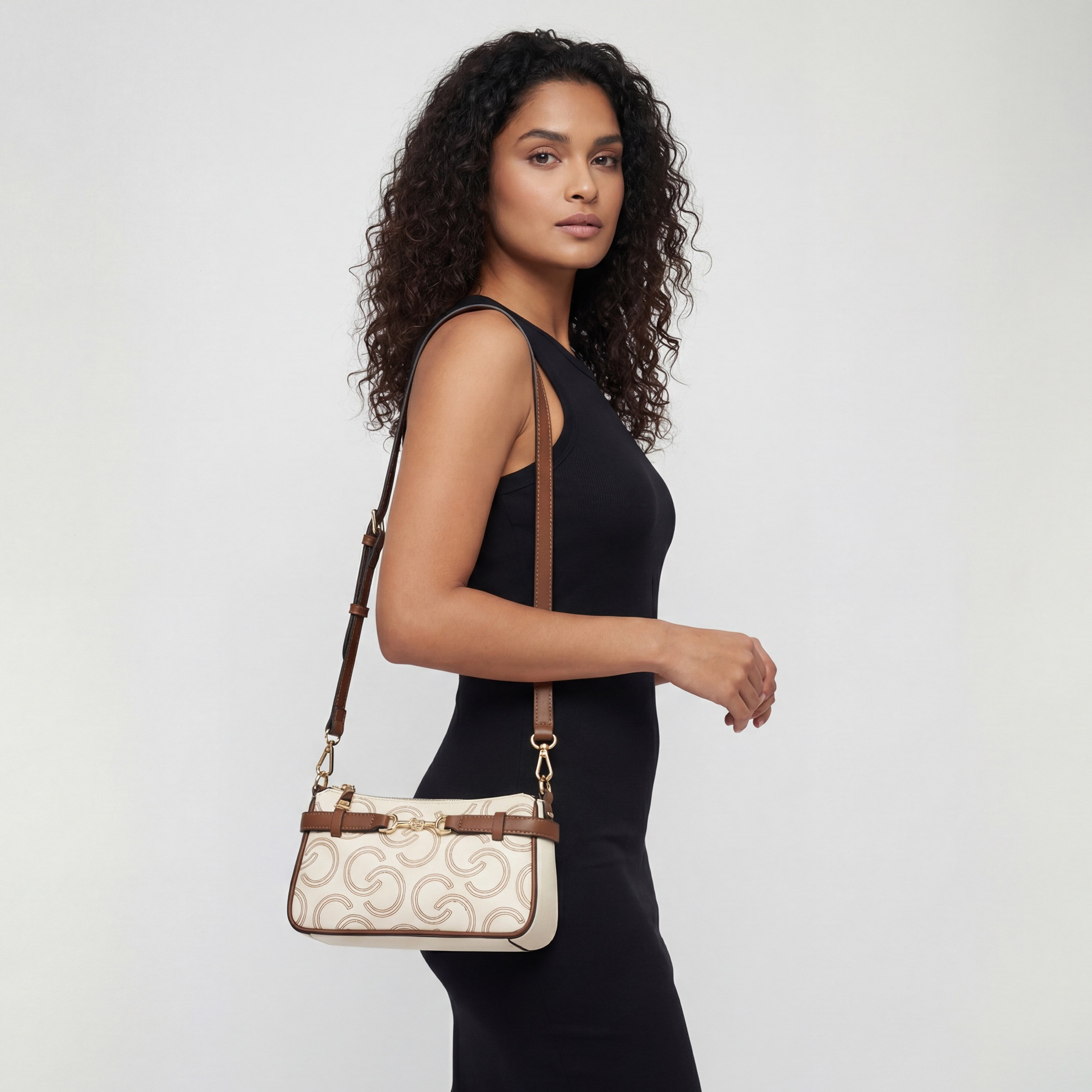 شنطة كتف بسحاب إغلاق وتطريز مونوجرام من سيليست-women-bagsandwallets-handbags-image-10