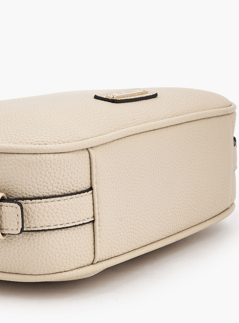 شنطة كروس بودي بارزة الملمس وحزام قابل للتعديل من سيليست-women-bagsandwallets-handbags-image-7