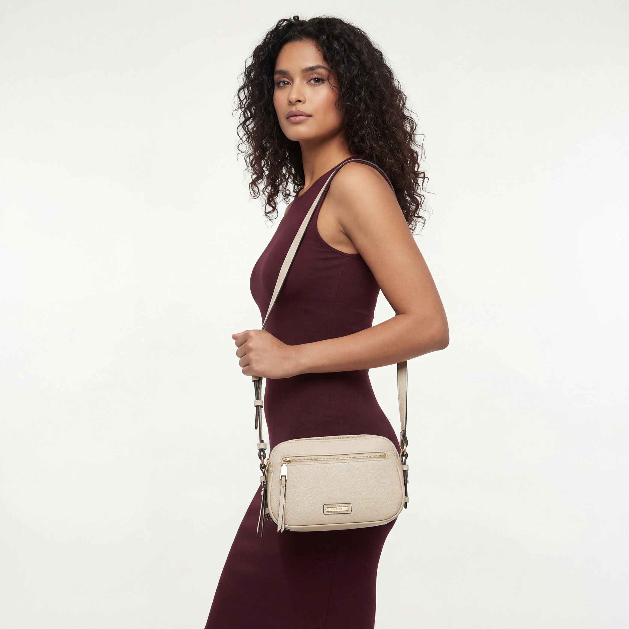 شنطة كروس بودي بارزة الملمس وحزام قابل للتعديل من سيليست-women-bagsandwallets-handbags-image-2