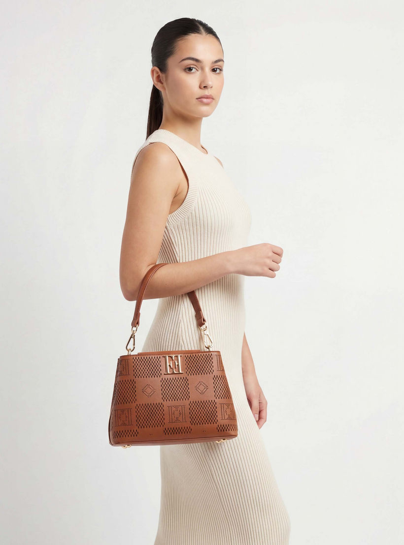 شنطة كروس بودي بتصميم مفرغ وحزام كتف قابل للتعديل من إيل-women-bagsandwallets-handbags-image-3