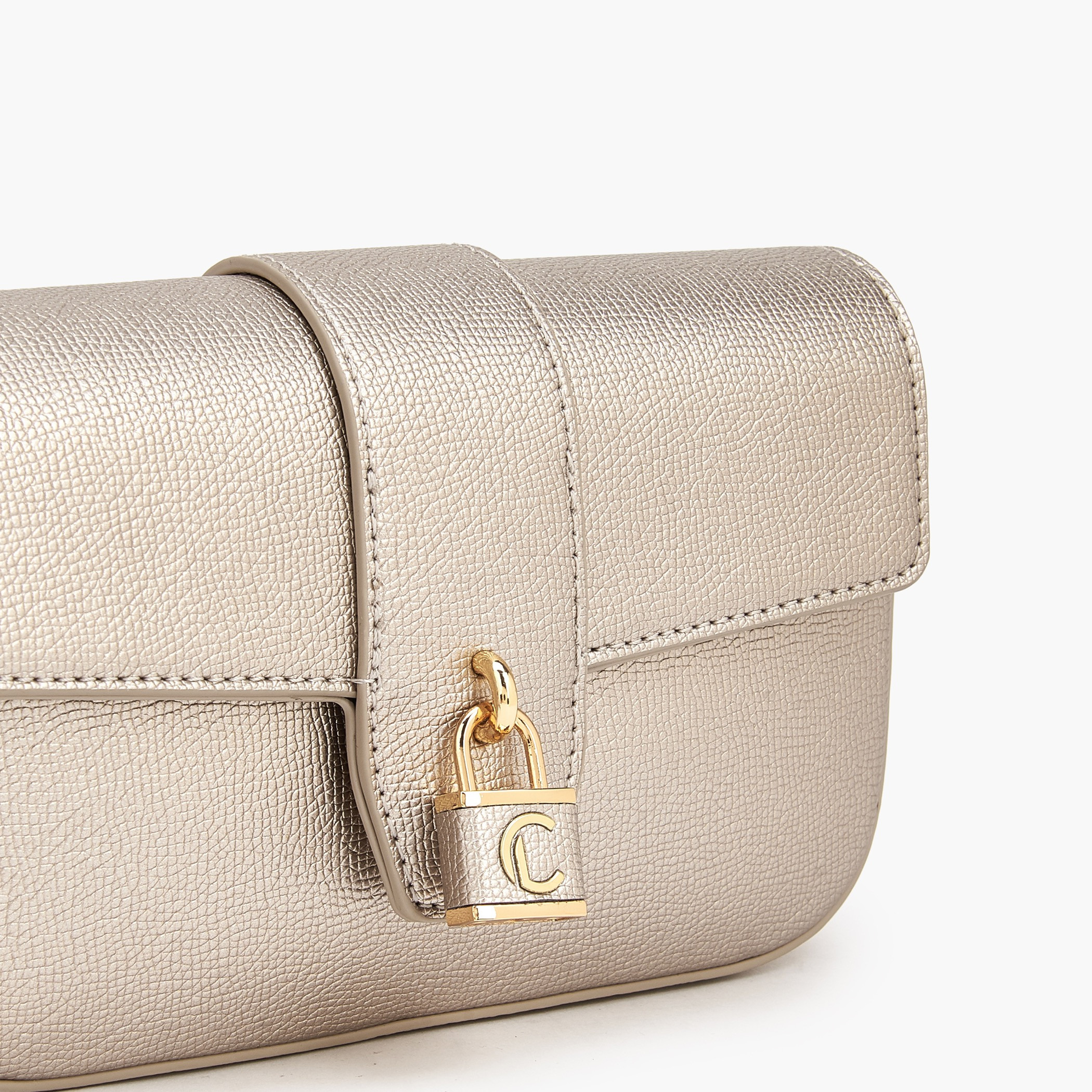 شنطة كروس بودي بارزة الملمس مع حزام قابل للتعديل من لو كونفور-women-bagsandwallets-handbags-image-5