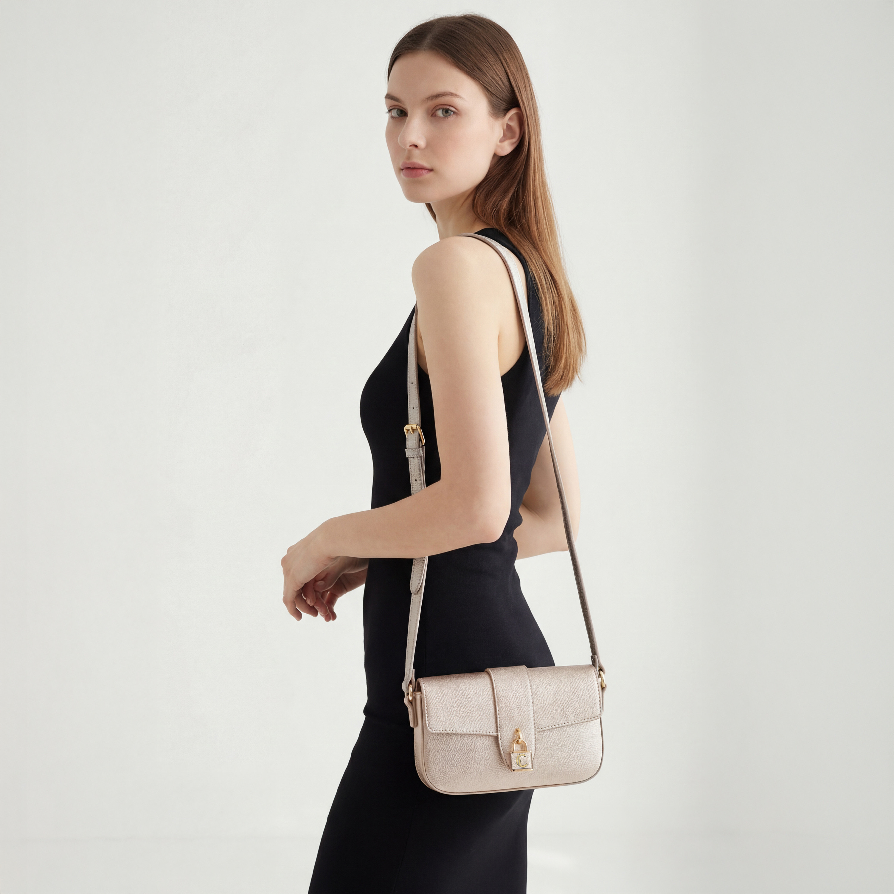 شنطة كروس بودي بارزة الملمس مع حزام قابل للتعديل من لو كونفور-women-bagsandwallets-handbags-image-2