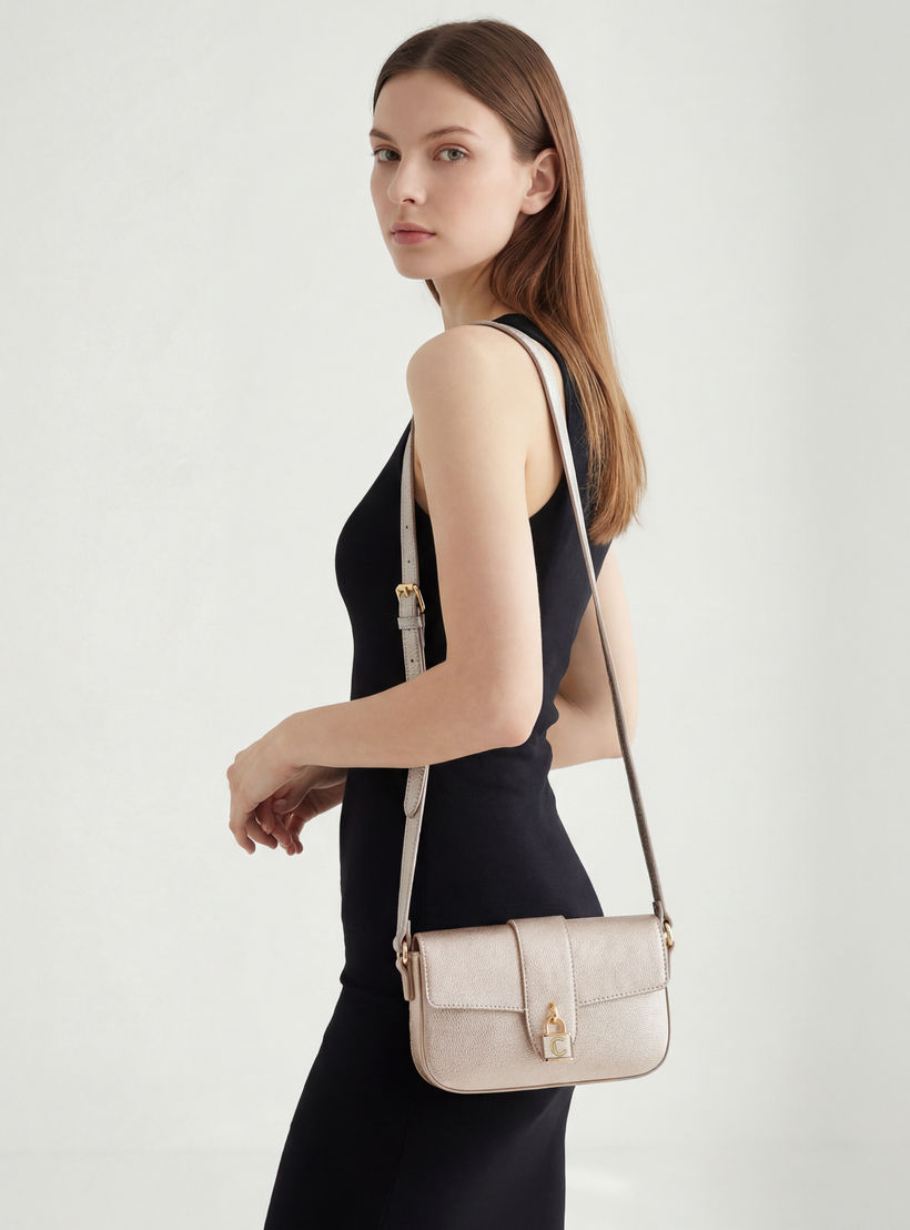 شنطة كروس بودي بارزة الملمس مع حزام قابل للتعديل من لو كونفور-women-bagsandwallets-handbags-image-2