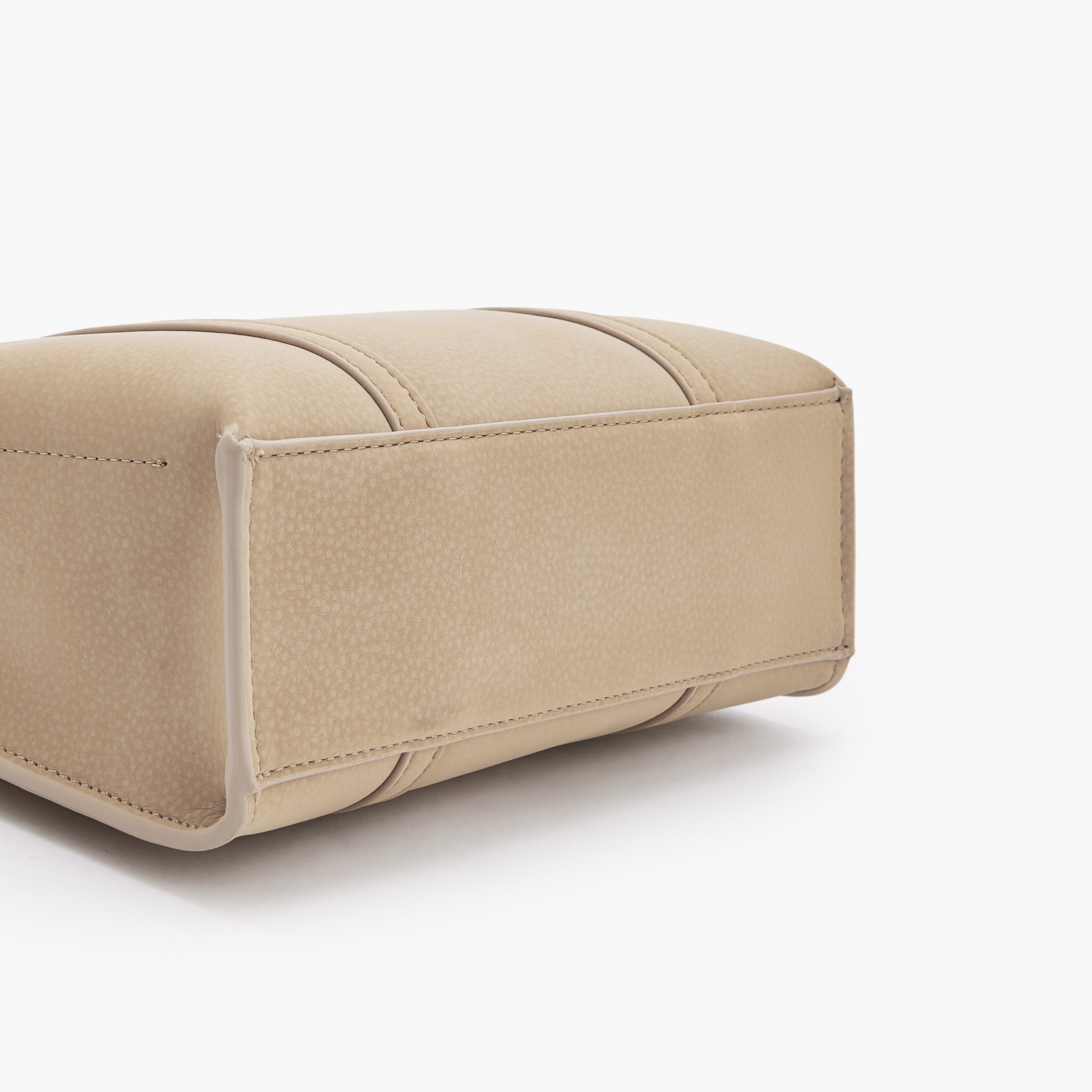 شنطة توتي بارزة الملمس بمقابض مزدوجة من لو كونفورت-women-bagsandwallets-handbags-image-2