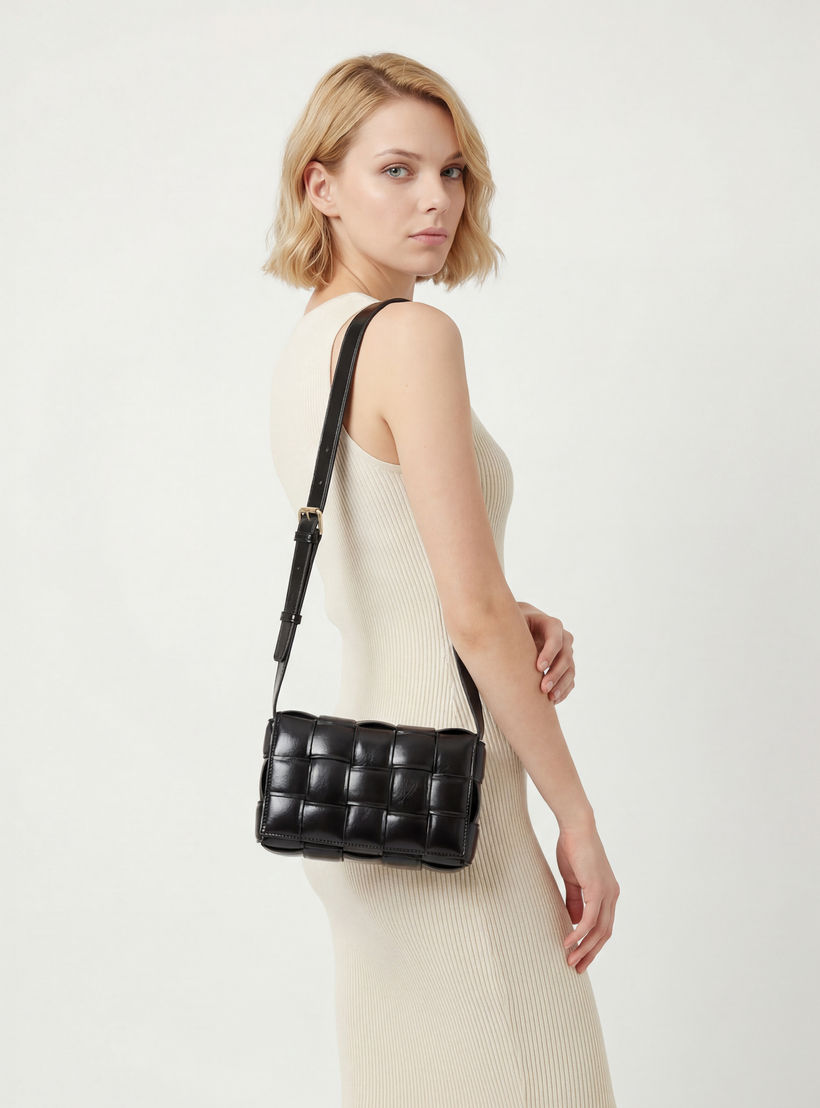 شنطة كروسبودي مبطنة بحزام قابل للتعديل من سيليست-women-bagsandwallets-handbags-image-2