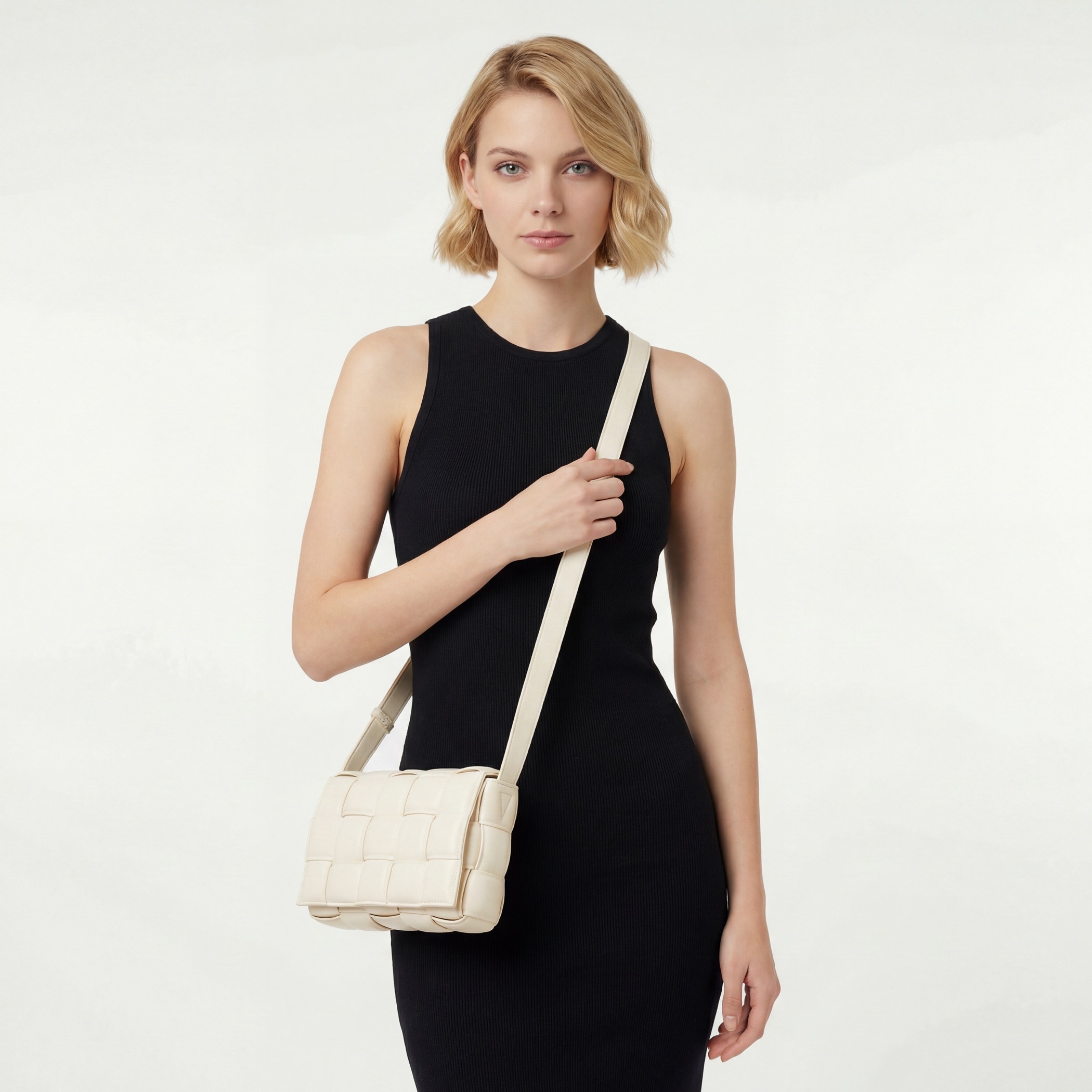 شنطة كروسبودي مبطنة بحزام قابل للتعديل من سيليست-women-bagsandwallets-handbags-image-2