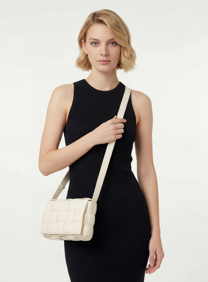 شنطة كروسبودي مبطنة بحزام قابل للتعديل من سيليست-women-bagsandwallets-handbags-image-2