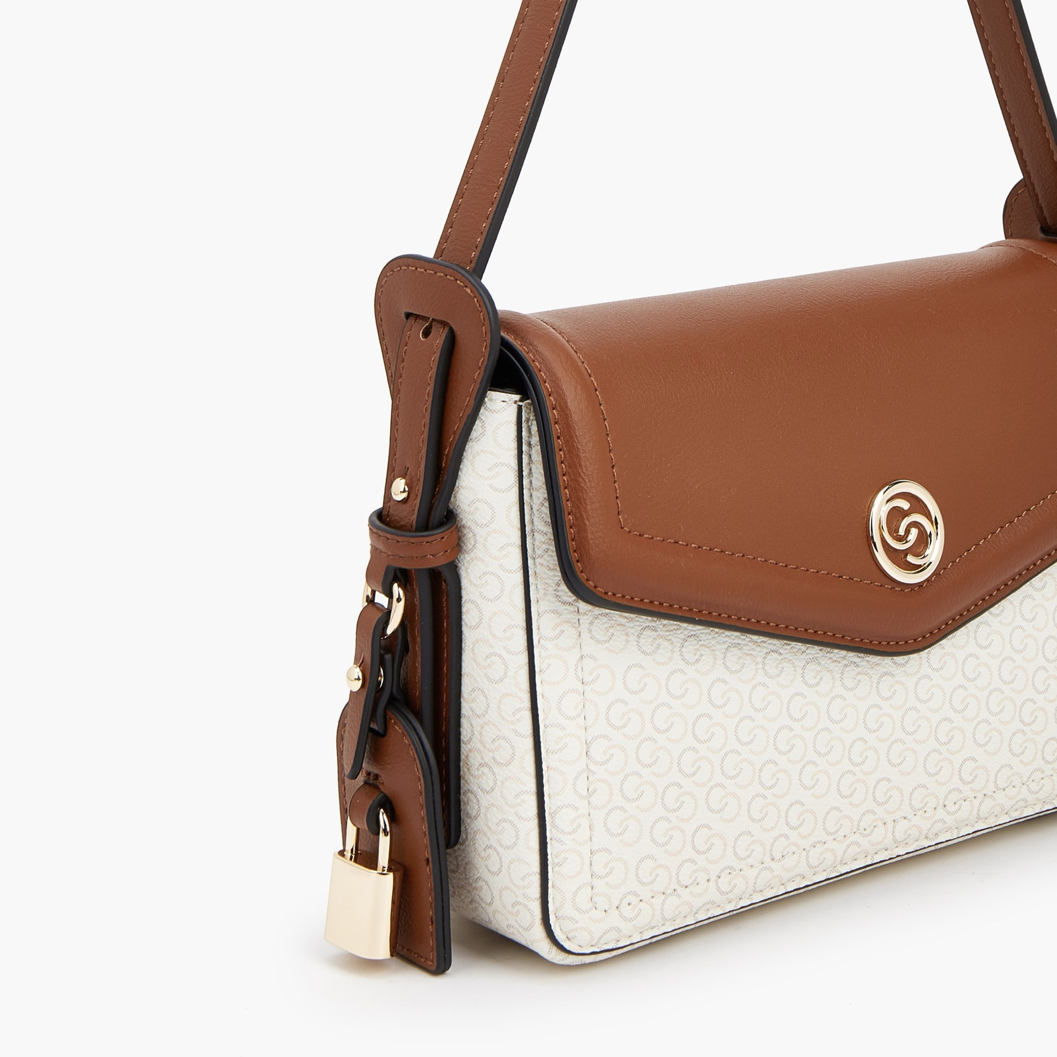شنطة كروس بودي بطبعات مونوجرام بحزام قابل للتعديل من سيليست-women-bagsandwallets-handbags-image-4