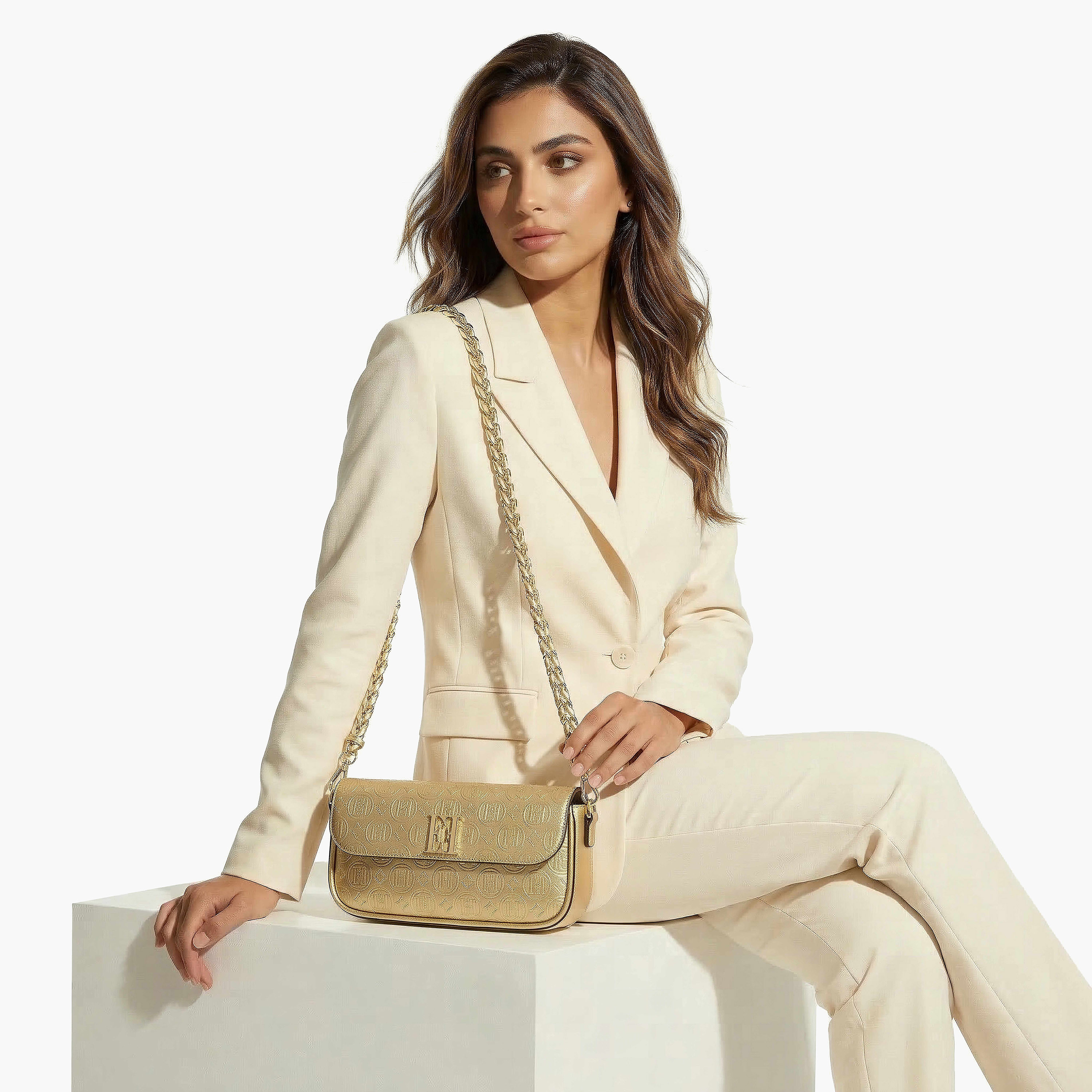 شنطة كروس بودي بحزام سلسلة ونقوش مونوجرام من إيل-women-bagsandwallets-handbags-image-2