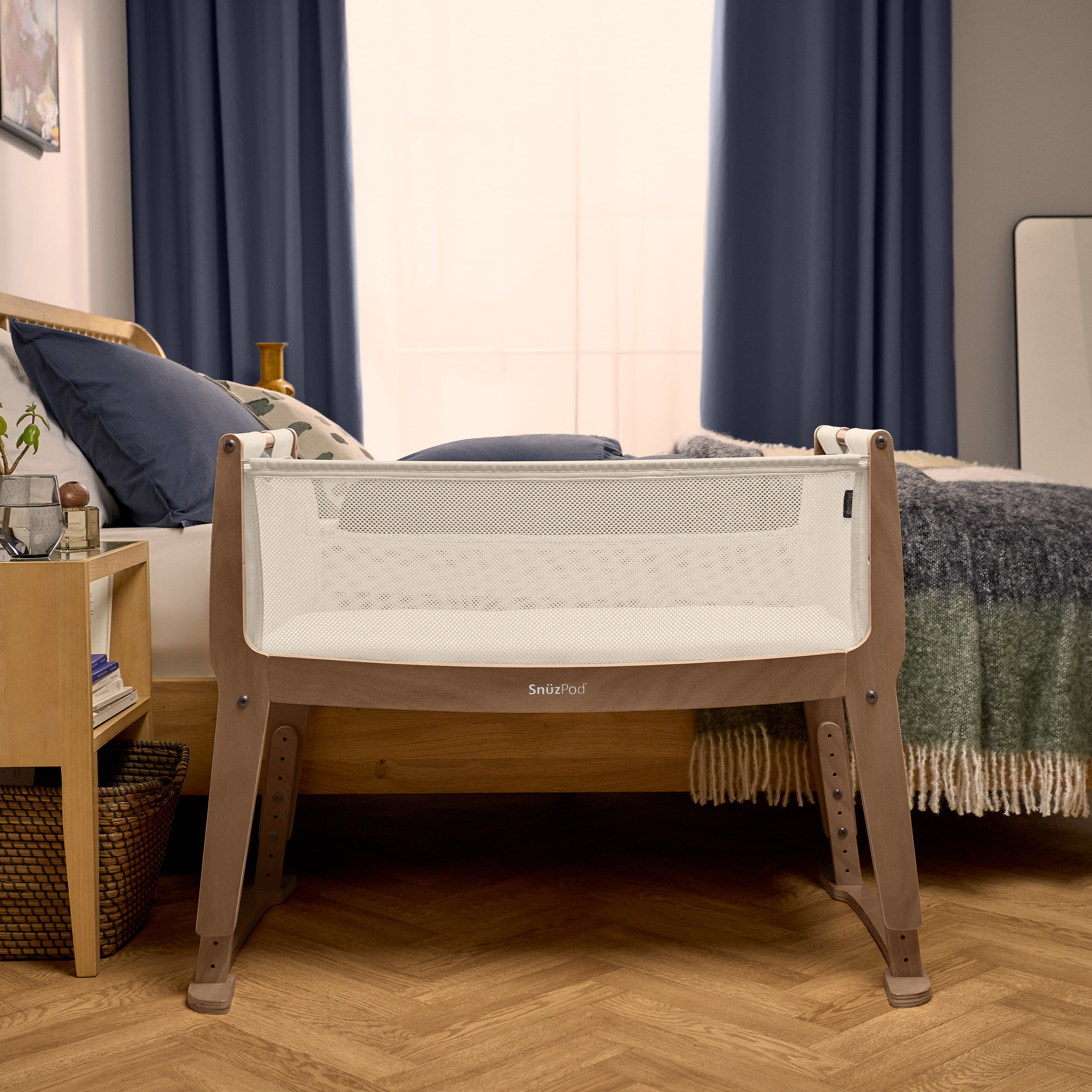 SnuzPod Studio Baby Bassinet with Mesh Panel-baby-nursery-furniture-cribsandbeds-bassinets-image-3