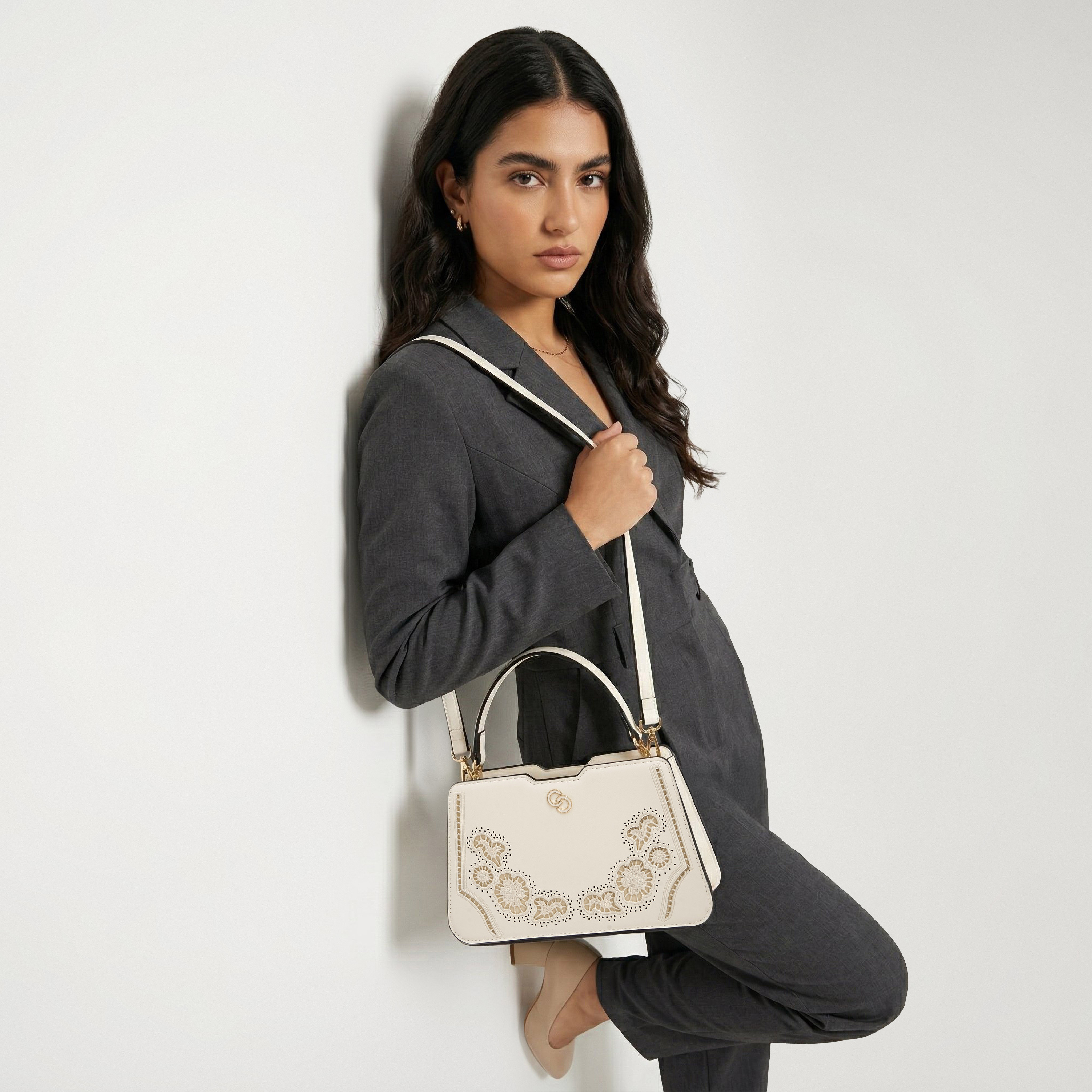 شنطة كتف بتصاميم مفرغة وحزام قابل للفصل من سيليست-women-bagsandwallets-handbags-image-2