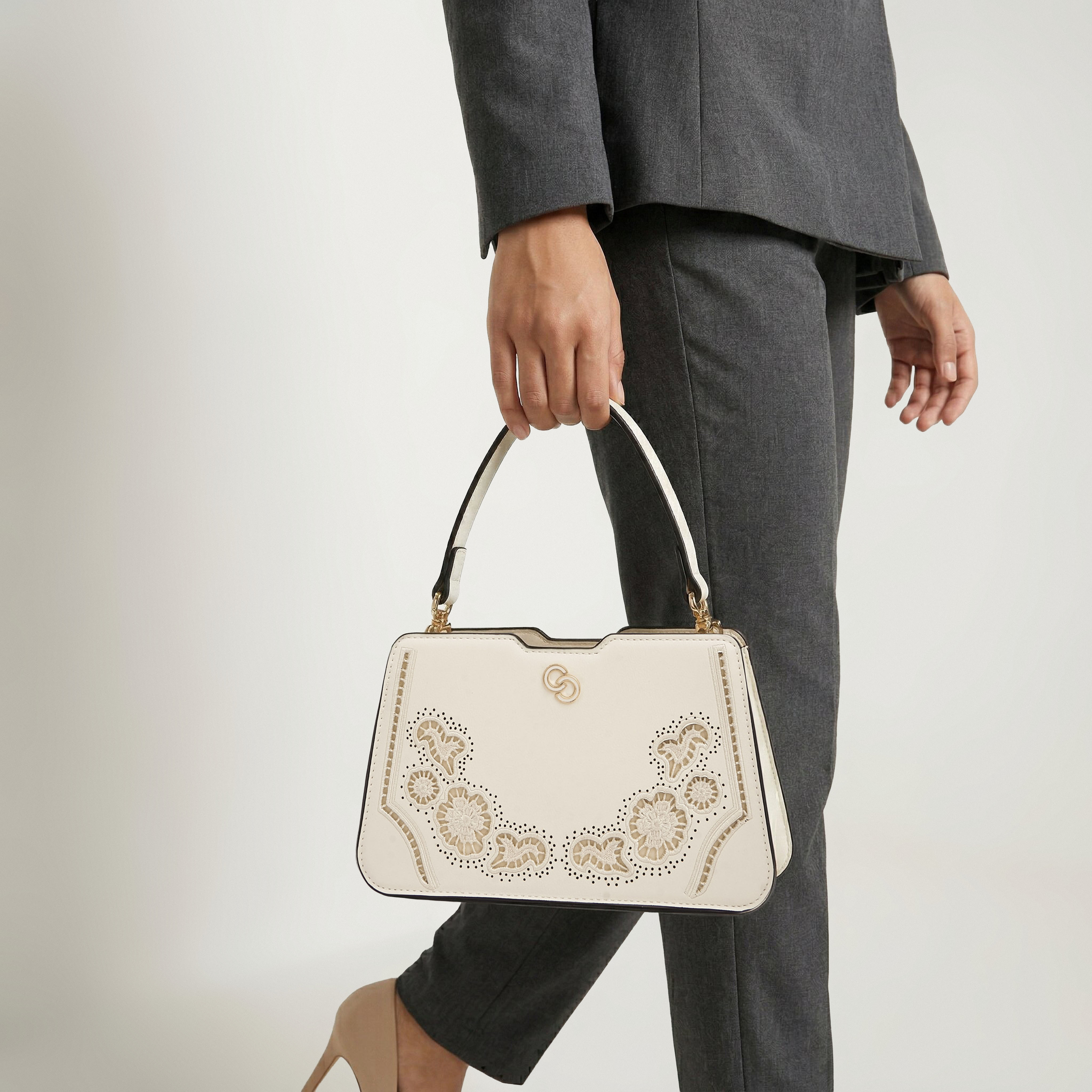 شنطة كتف بتصاميم مفرغة وحزام قابل للفصل من سيليست-women-bagsandwallets-handbags-image-8