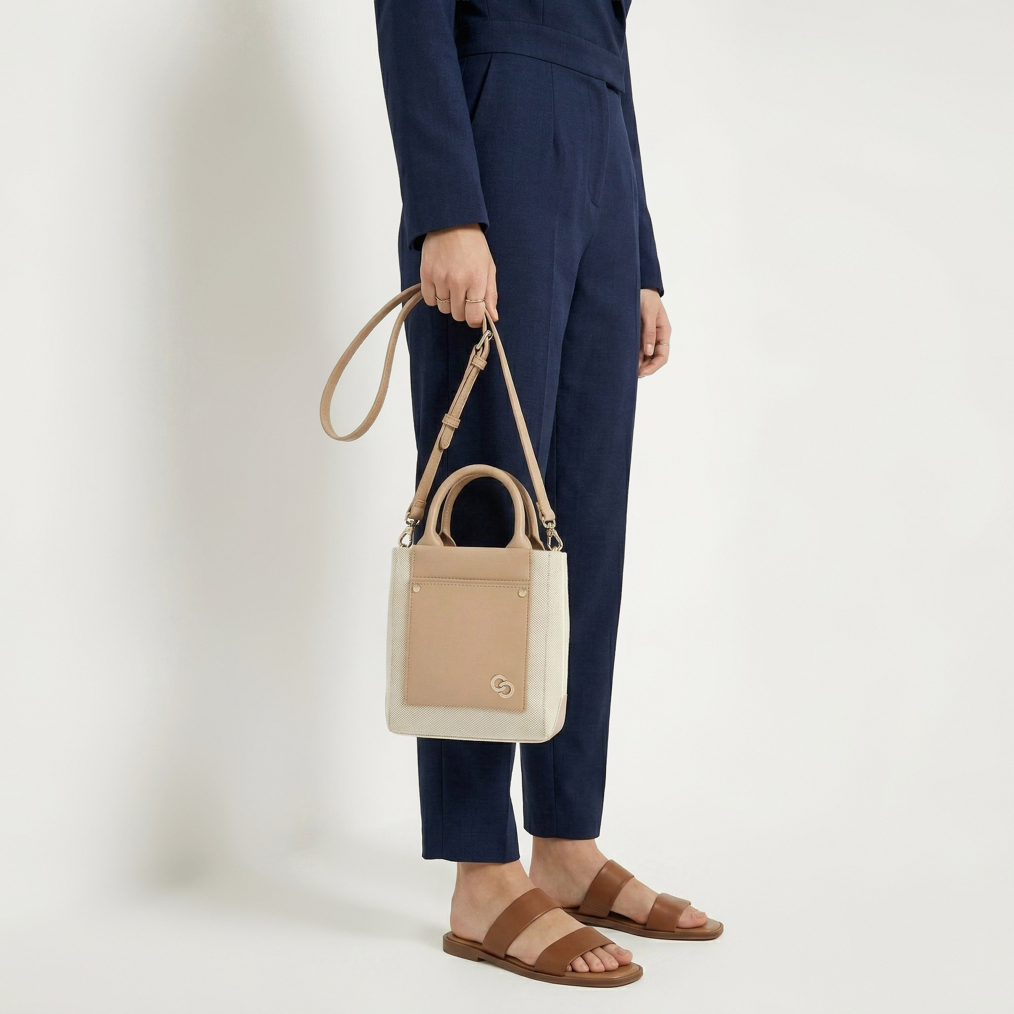 شنطة كروس بودي بارزة الملمس بمقبض مزدوج من سيليست-women-bagsandwallets-handbags-image-2