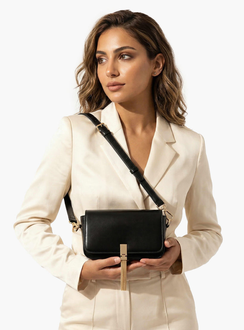 شنطة كروس بودي بحزام قابل للتعديل وشراشيب من سيليست-women-bagsandwallets-handbags-image-2
