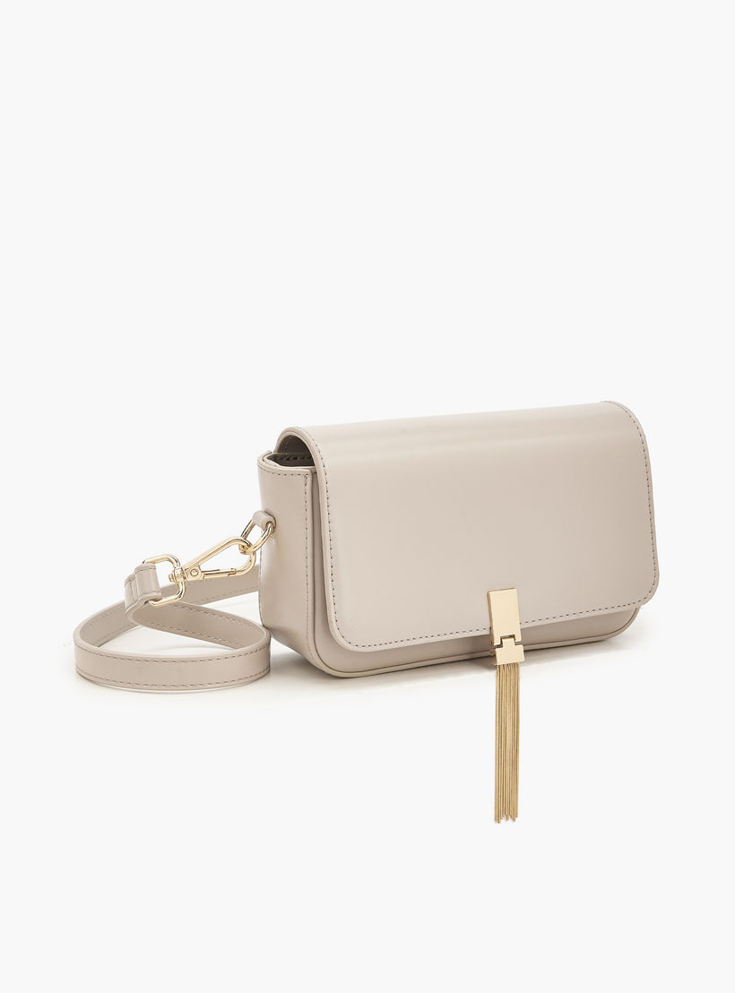 شنطة كروس بودي بحزام قابل للتعديل وشراشيب من سيليست-women-bagsandwallets-handbags-image-4