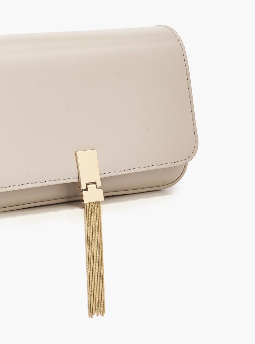 شنطة كروس بودي بحزام قابل للتعديل وشراشيب من سيليست-women-bagsandwallets-handbags-image-5
