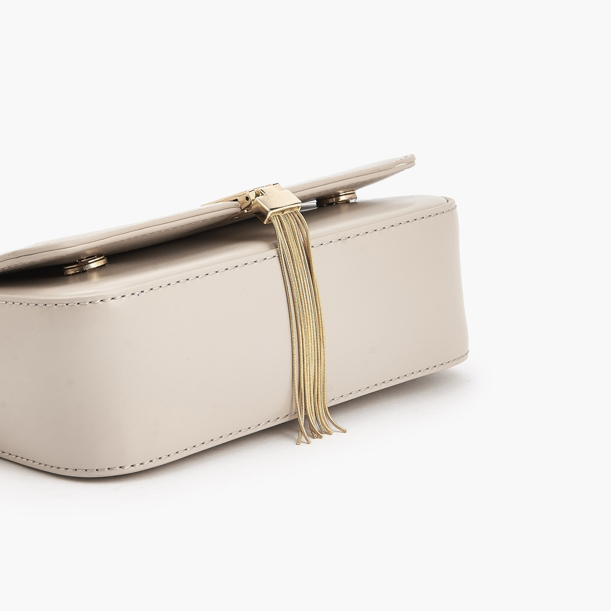 شنطة كروس بودي بحزام قابل للتعديل وشراشيب من سيليست-women-bagsandwallets-handbags-image-7