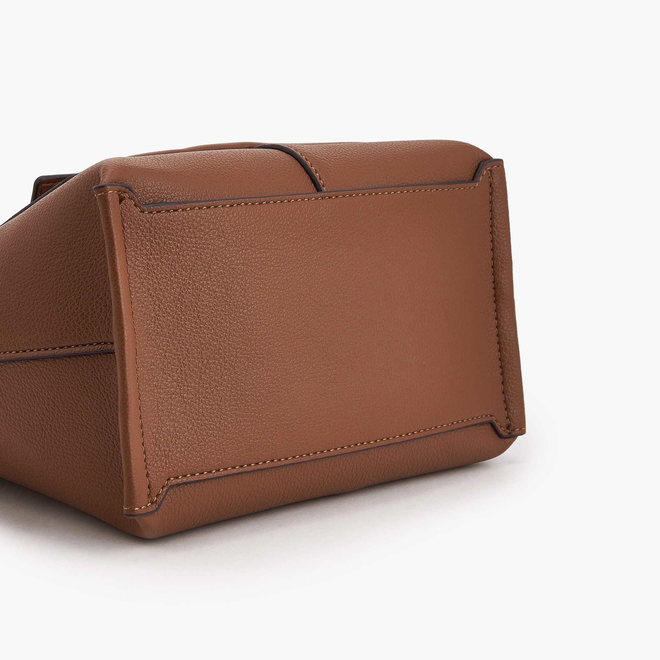 شنطة توت بارزة الملمس بمقبض مزدوج من سيليست-women-bagsandwallets-handbags-image-7