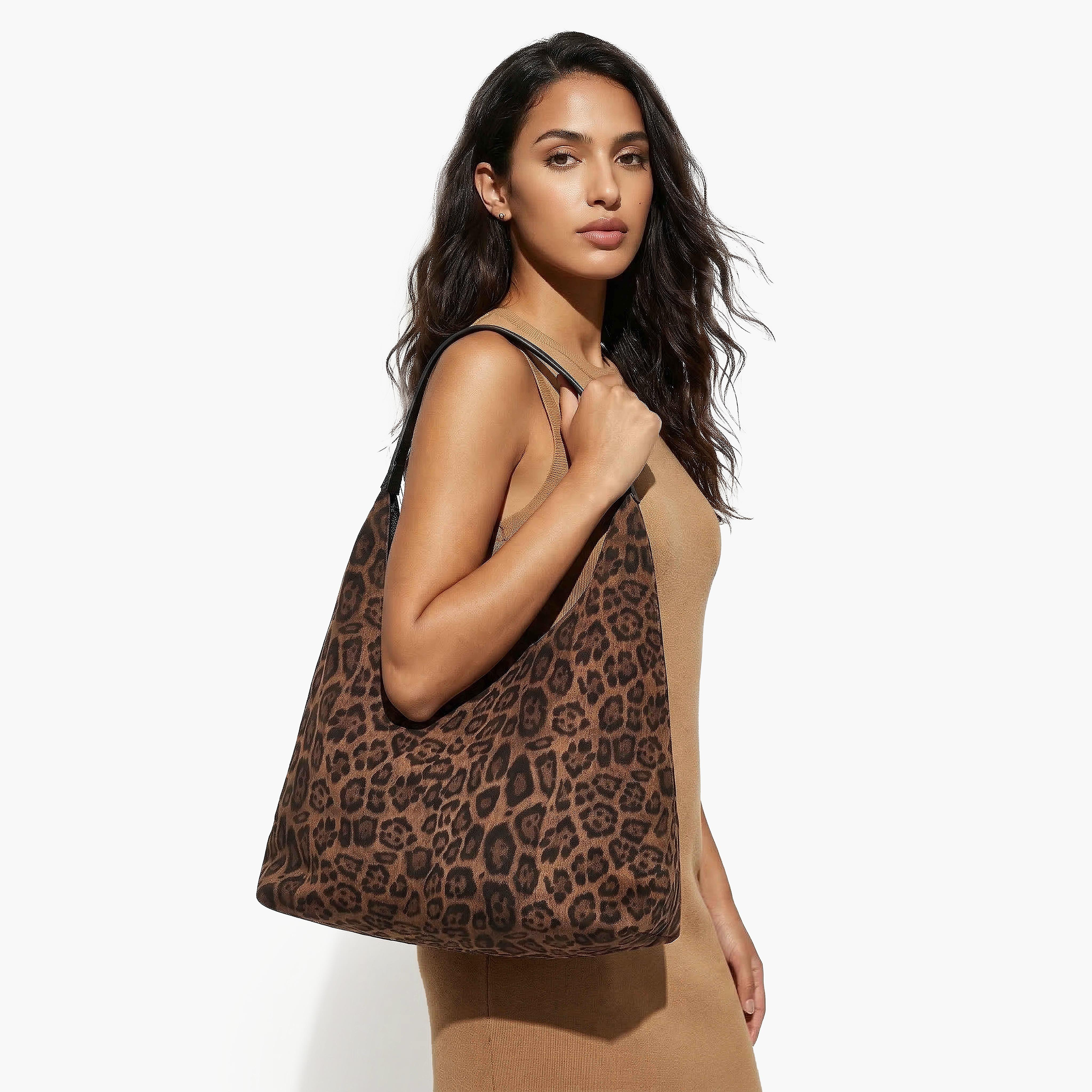 شنطة هوبو بارزة الملمس مع حزام من سيليست-women-bagsandwallets-handbags-image-2