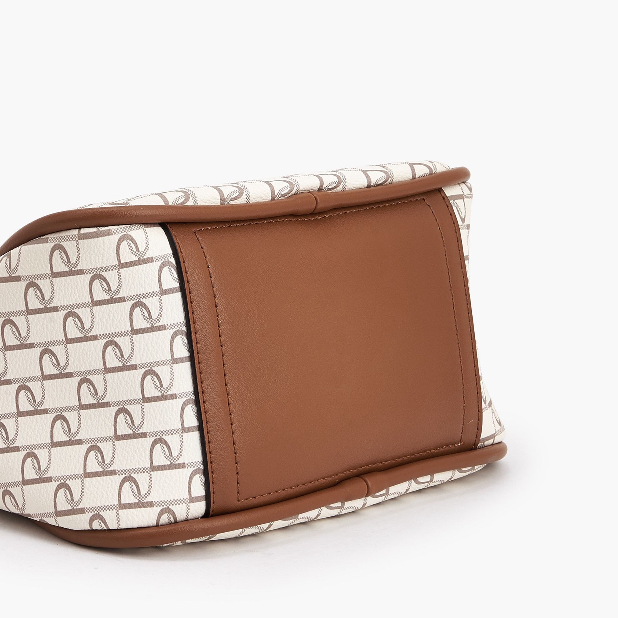 شنطة توتي مونوجرام مع شنطة صغيرة من بابريكا-women-bagsandwallets-handbags-image-7