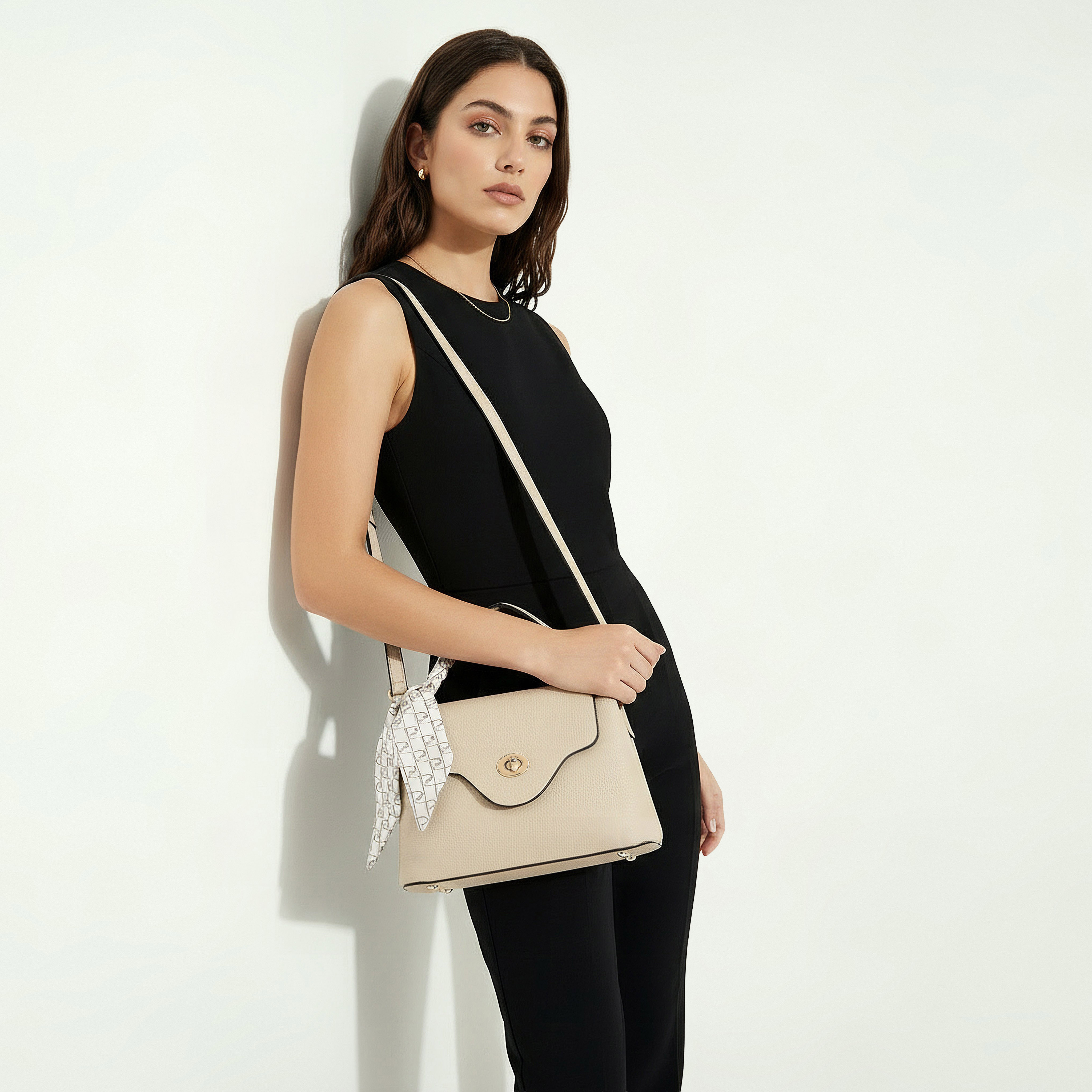 شنطة ساتشيل بارزة الملمس مع وشاح من بابريكا-women-bagsandwallets-handbags-image-1