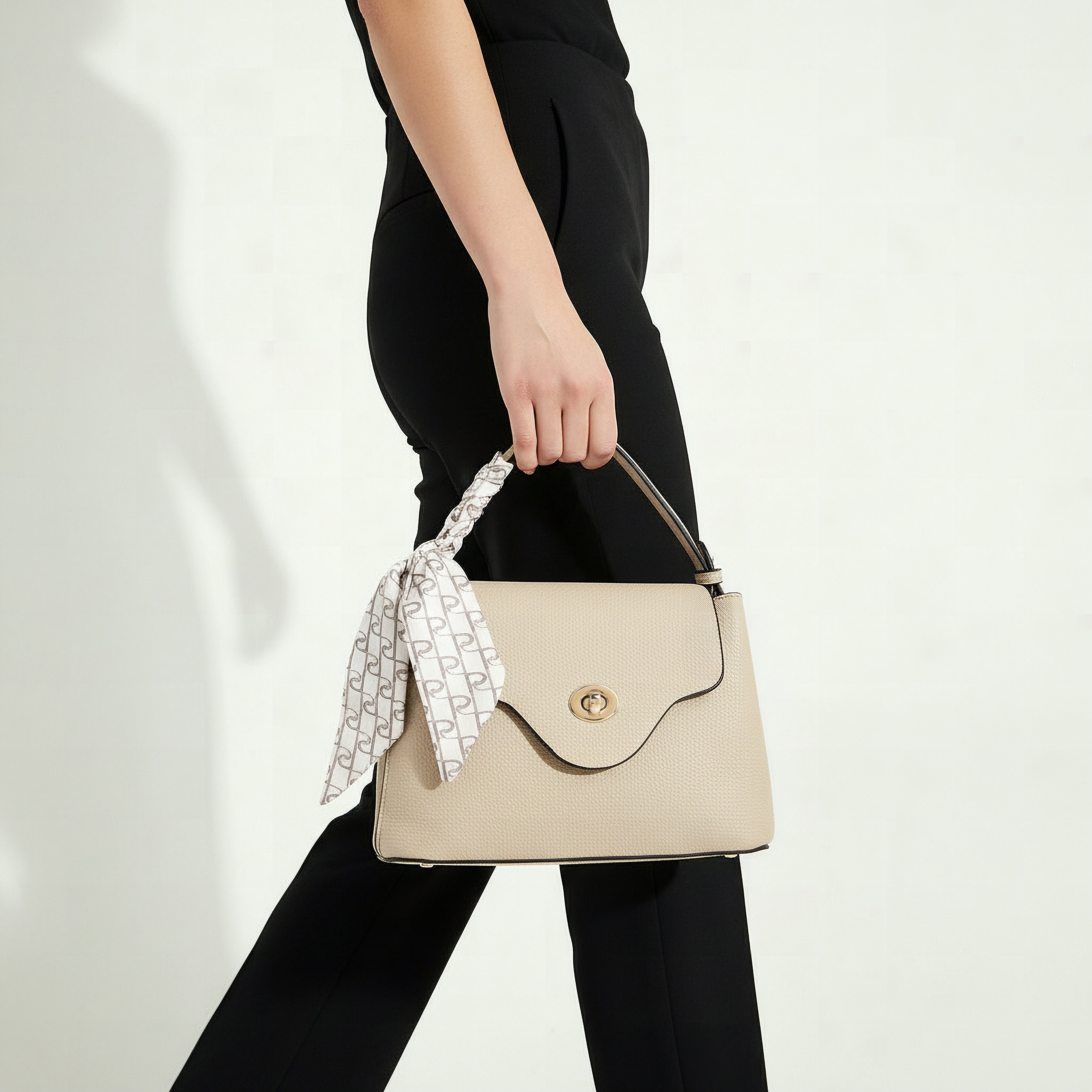 شنطة ساتشيل بارزة الملمس مع وشاح من بابريكا-women-bagsandwallets-handbags-image-10