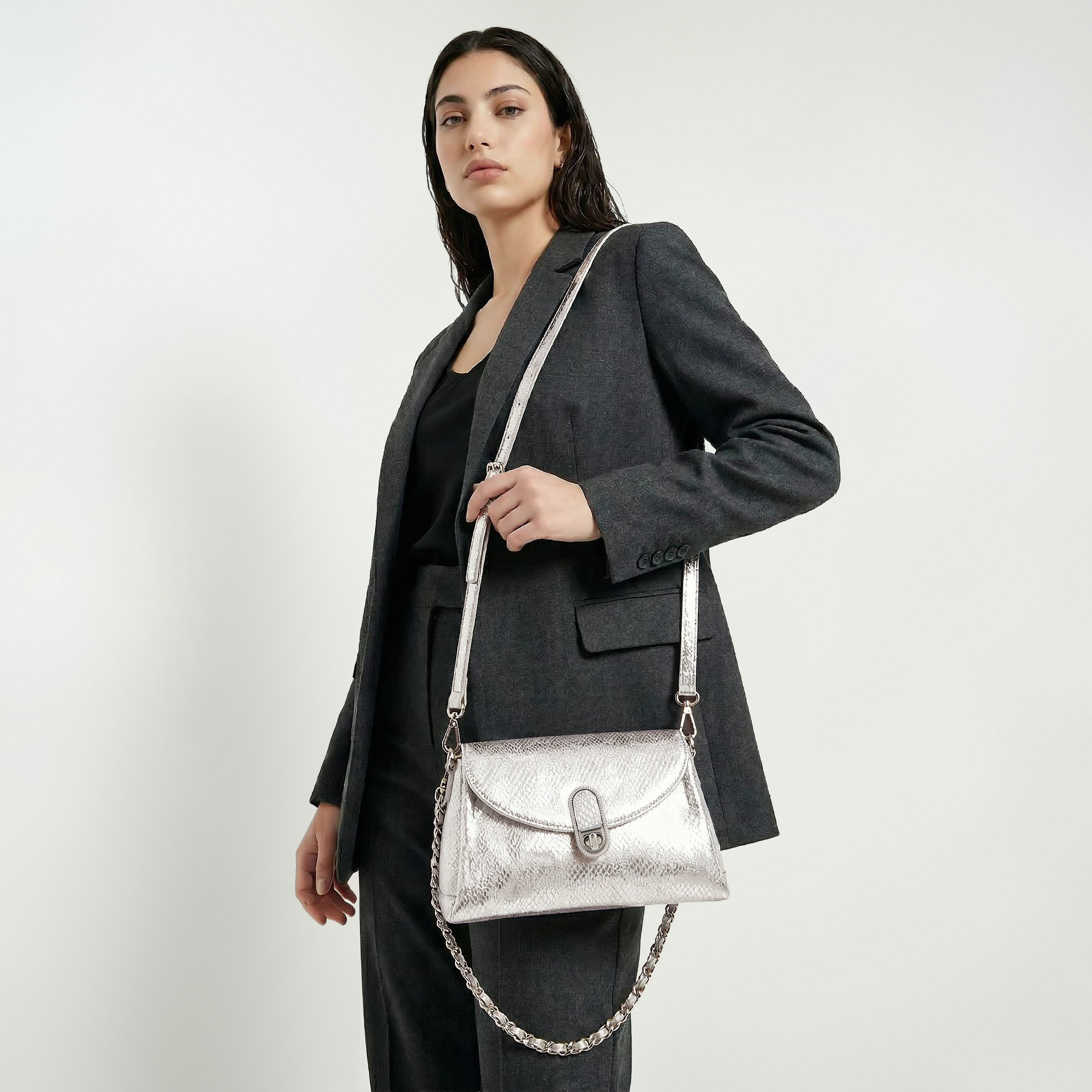 شنطة كروس بودي بارزة الملمس ميتاليك بقفل إغلاق ملتوي من بابريكا-women-bagsandwallets-handbags-image-8