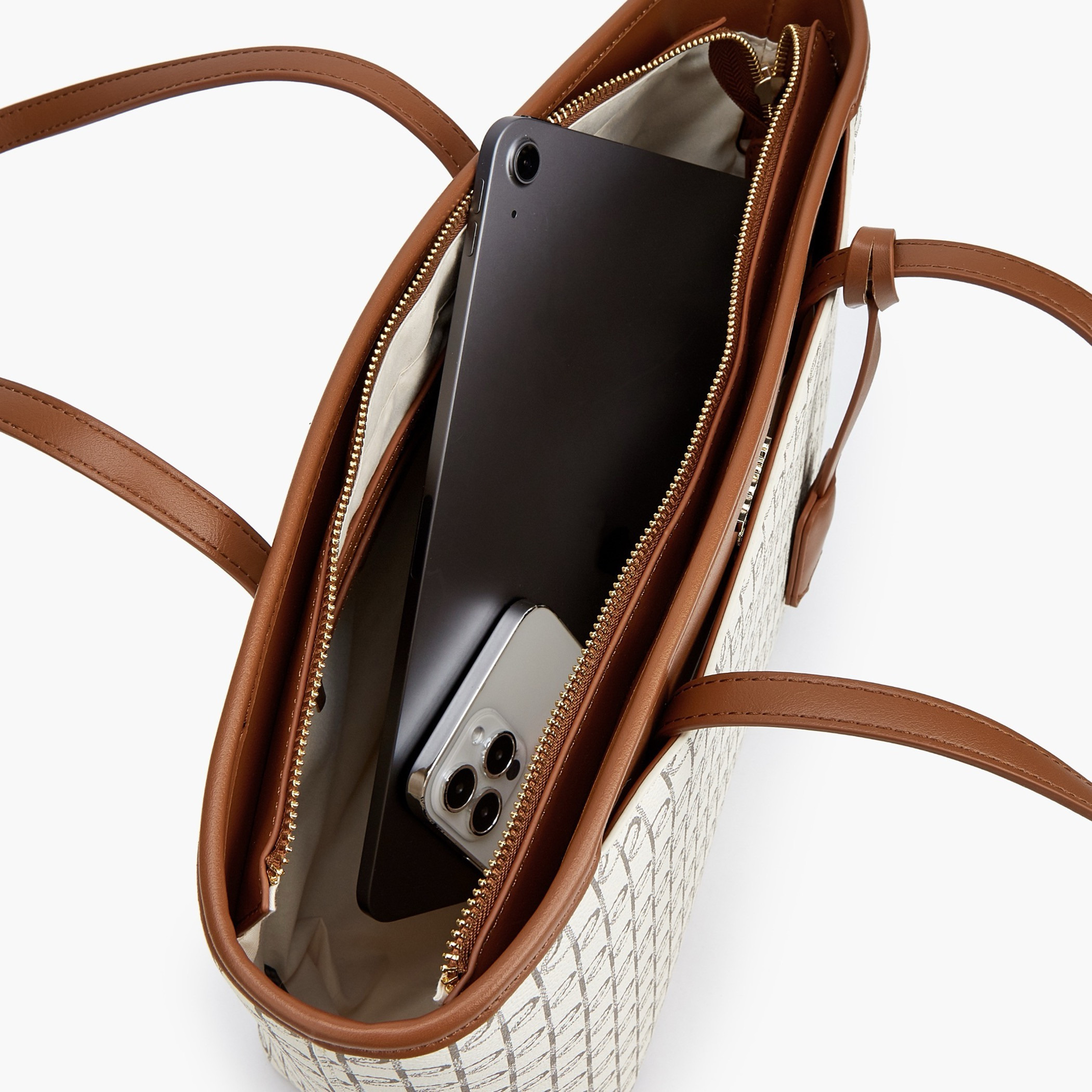 شنطة توت بطبعات مونوجرام ومقابض مزدوجة من بابريكا-women-bagsandwallets-handbags-image-7