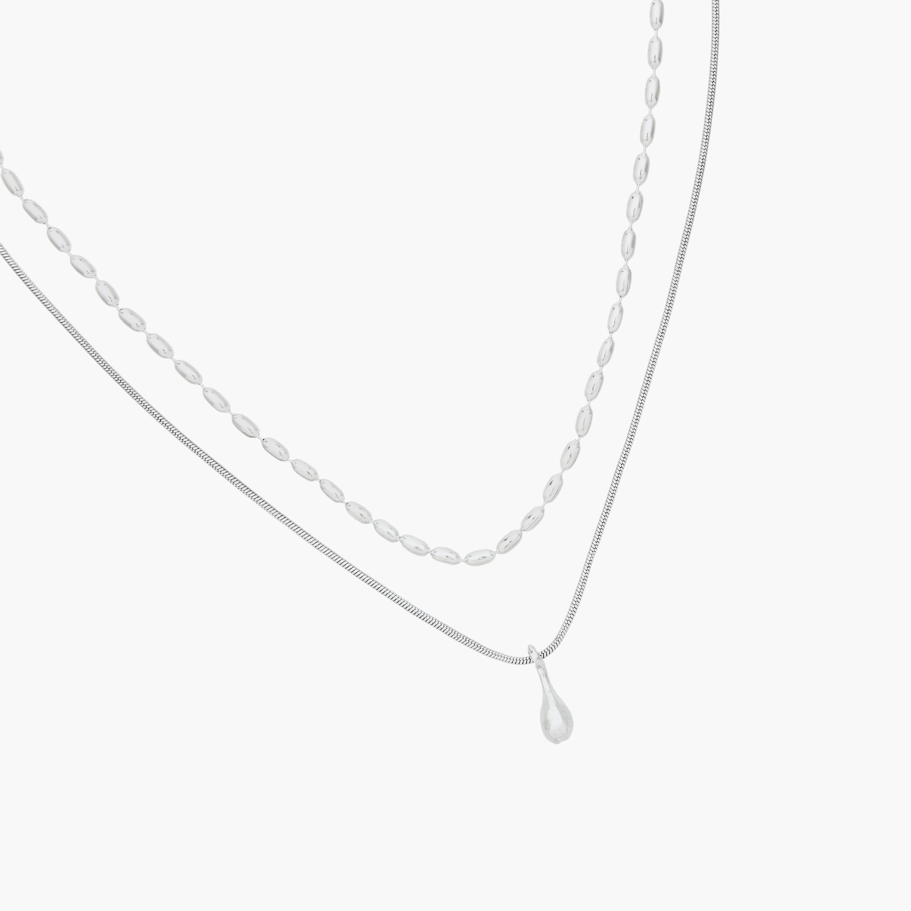 عقد فضي اللون بطبقات وبتزيينات لؤلؤ-women-watchesandjewellery-jewellery-necklacesandpendants-image-2