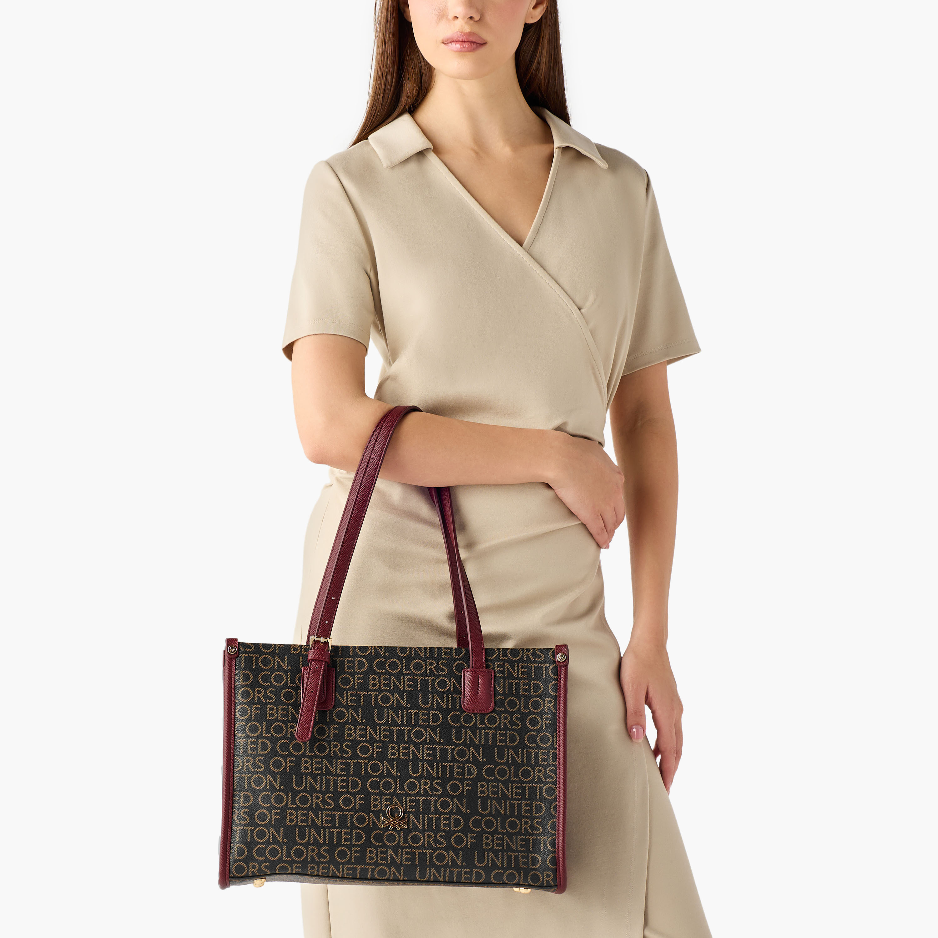شنطة توتي بمقبض مزدوج وطبعات مونوجرام من يونايتد كولورز أوف بينيتون-women-bagsandwallets-handbags-image-2