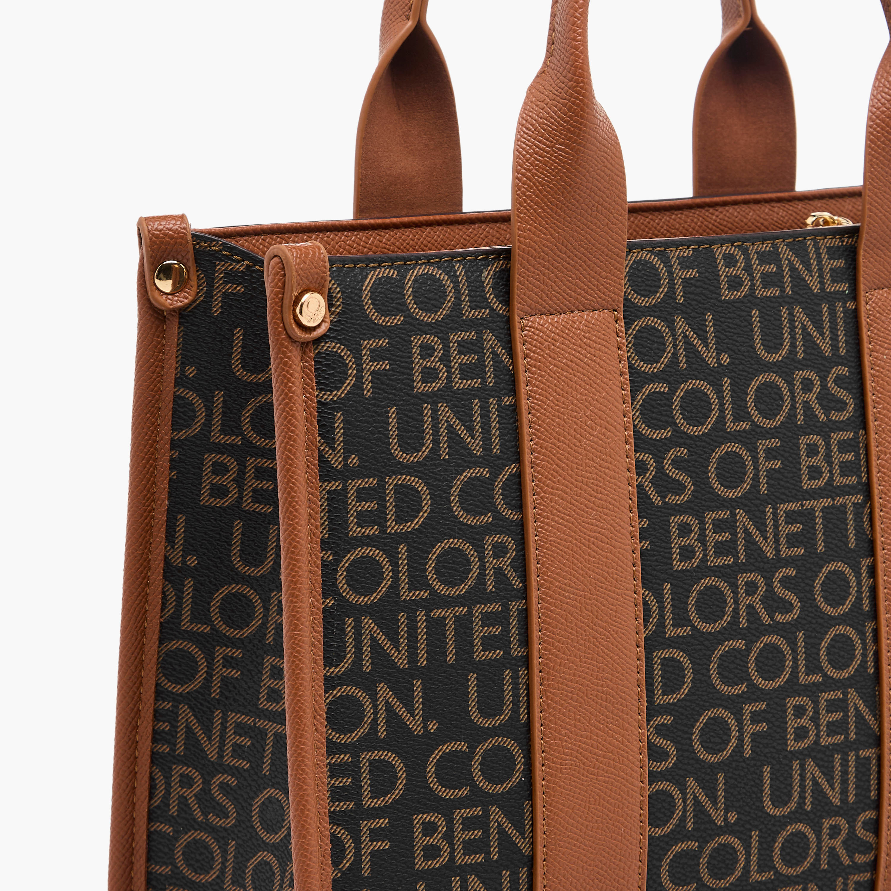 شنطة توت بحزام قابل للفصل وبطبعات مونوجرام من يونايتد كلرز أوف بينيتون-women-bagsandwallets-handbags-image-6
