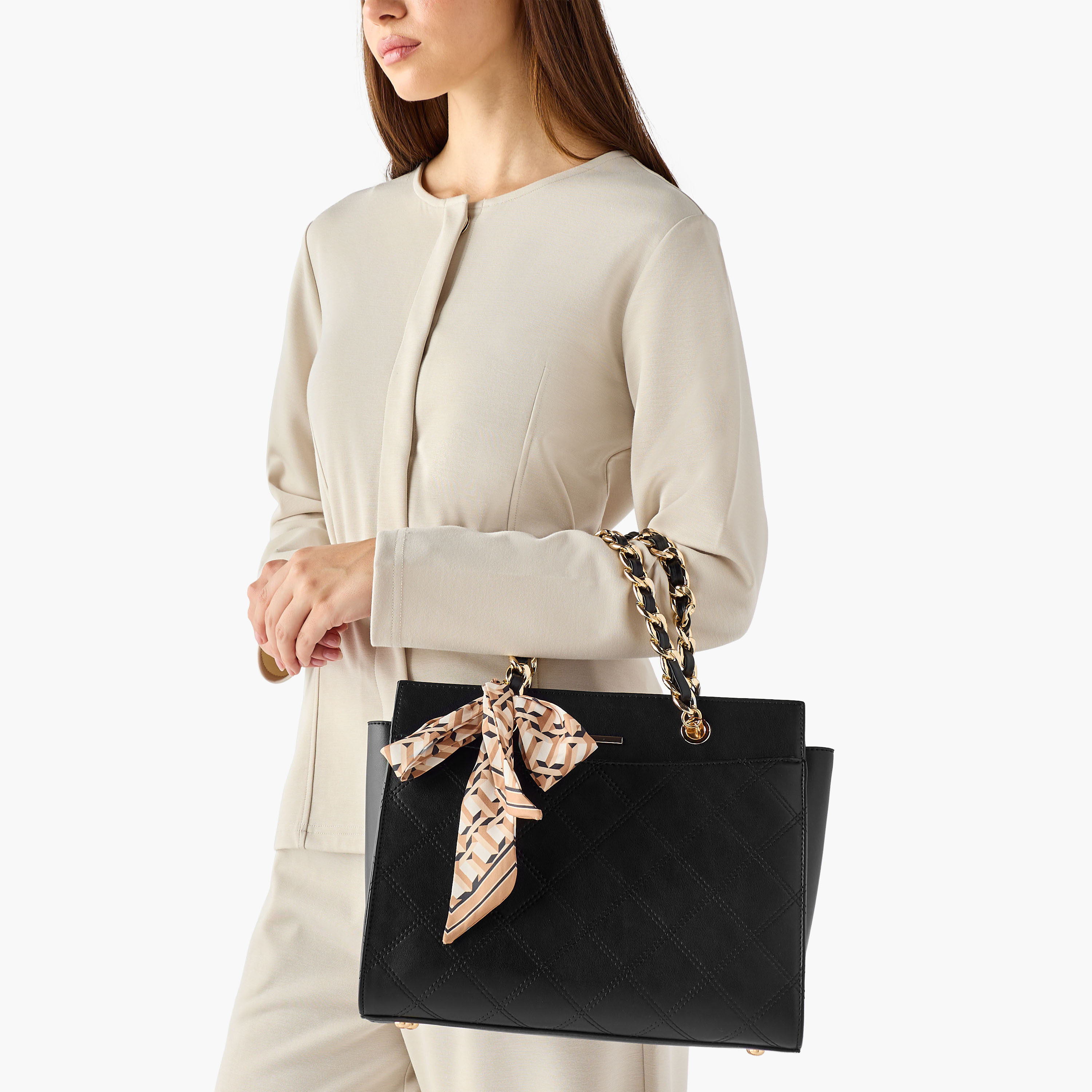 شنطة توت مبطنة بزينة وشاح وبحزام كتف قابل للفصل من يونايتد كلرز أوف بنيتون-women-bagsandwallets-handbags-image-2