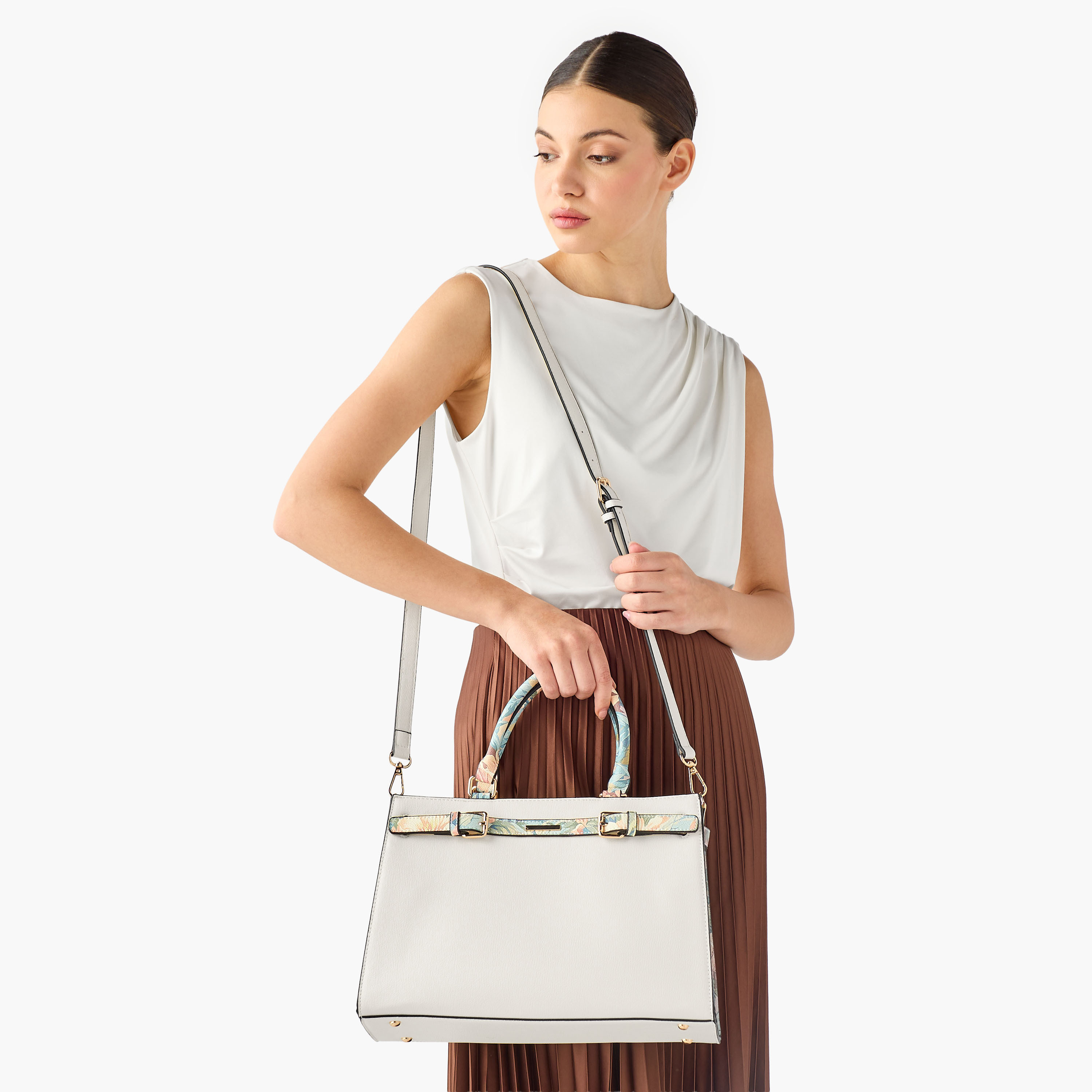 شنطة توتي بمقابض مزدوجة وطبعات زهرية جول من ساشا-women-bagsandwallets-handbags-image-8