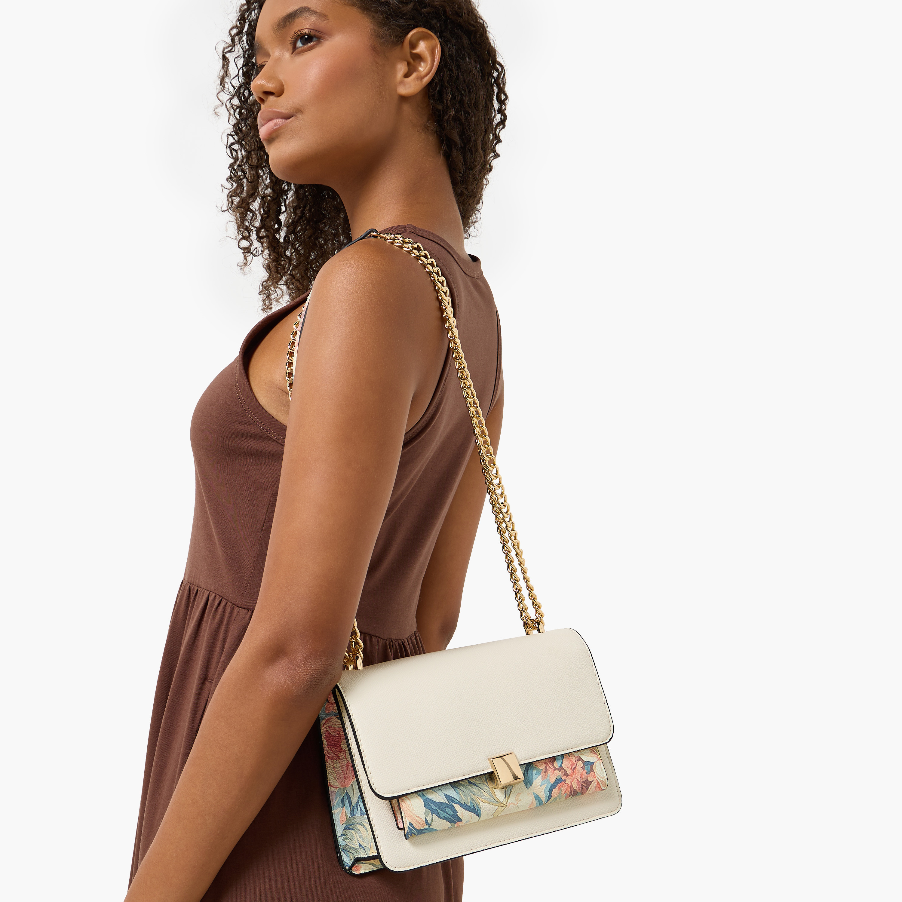 شنطة كروس بودي بطبعات زهور وحزام سلسلة من ساشا-women-bagsandwallets-handbags-image-2