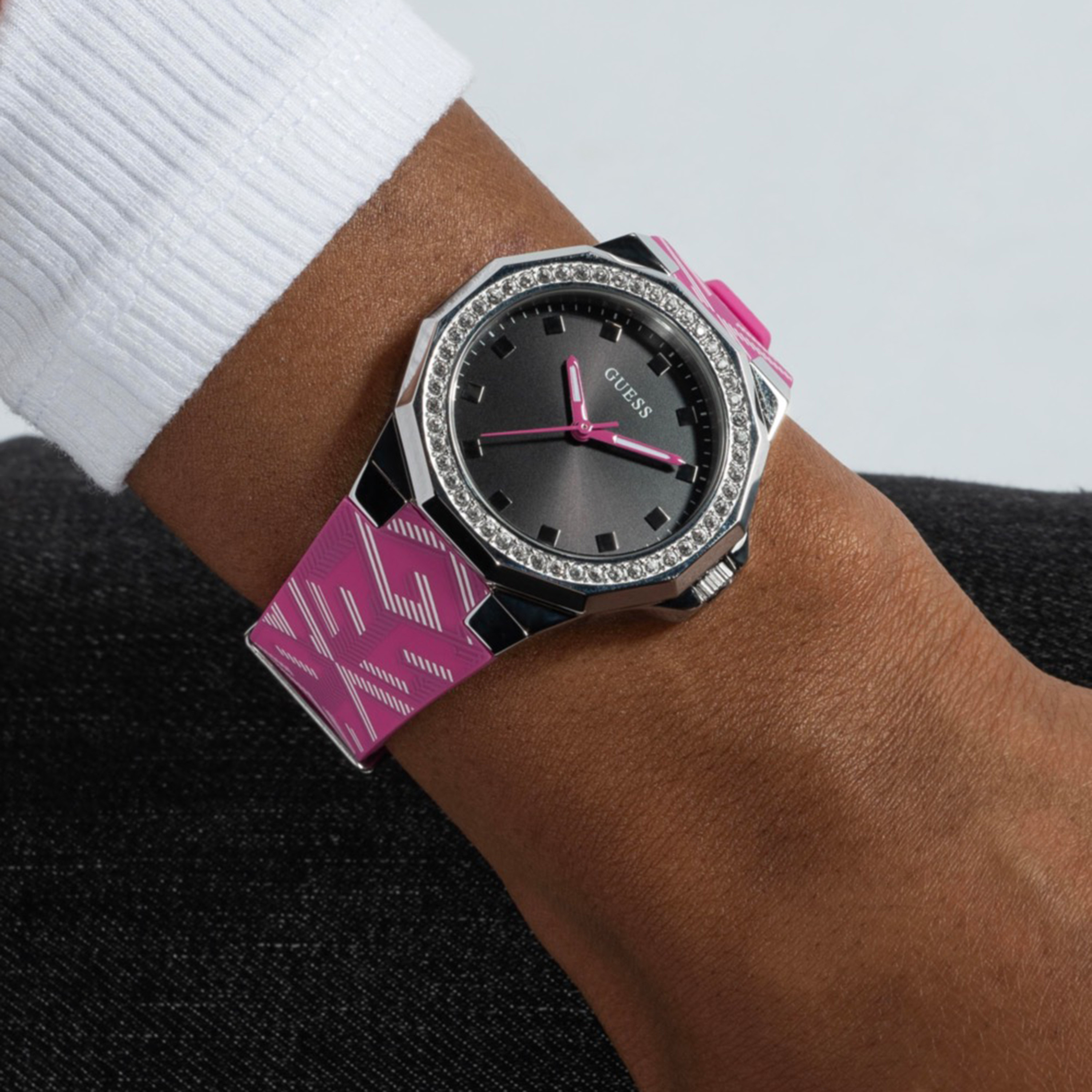 Guess Pink Silicone Strap Analog Watch-women-watchesandjewellery-watches-image-5
