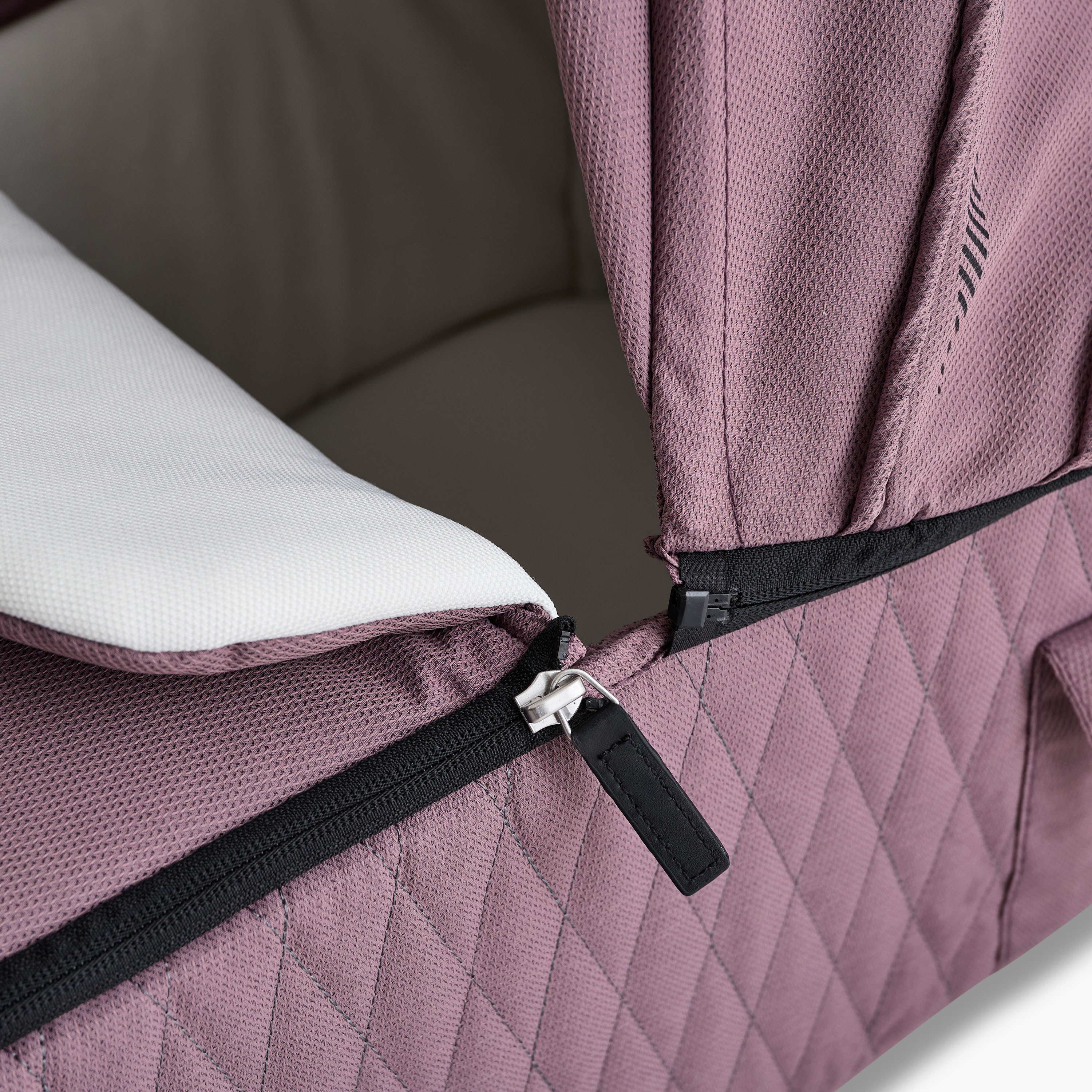 مهد حمل مبطن بسحاب إغلاق جيمي من جونيورز-baby-nursery-babybedding-image-8