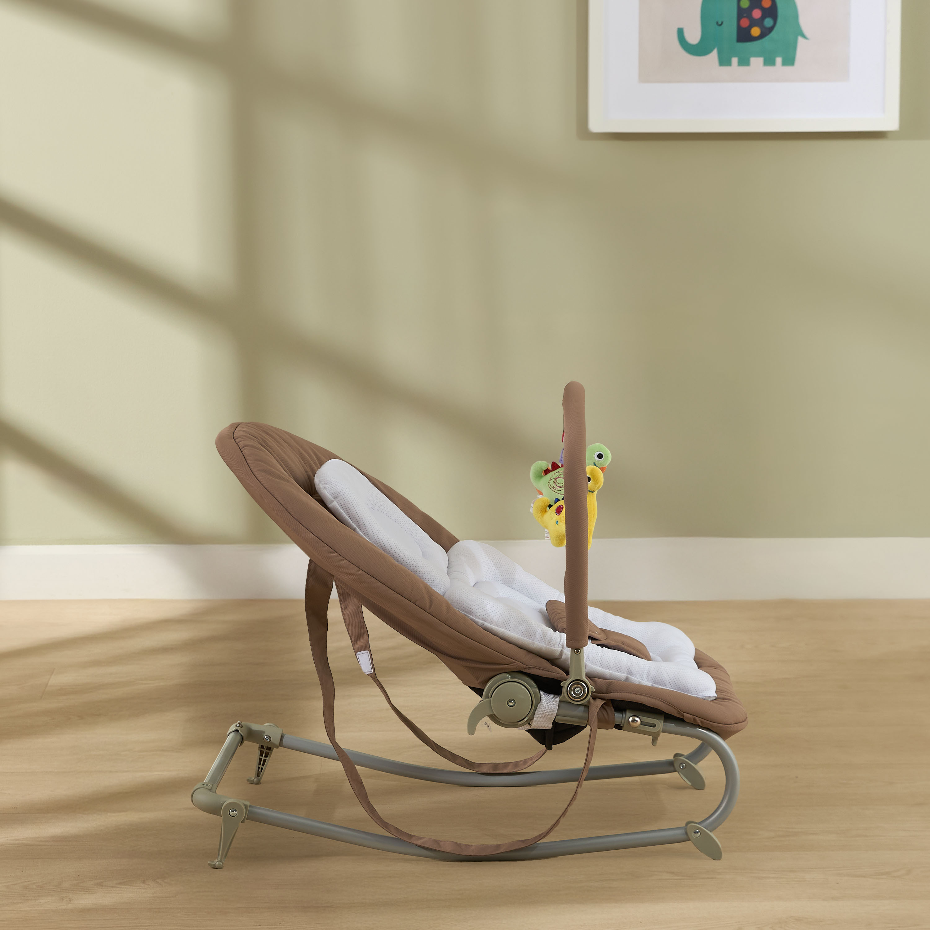 كرسي هزّاز للأطفال من جونيورز-baby-infantactivity-rockers-image-4