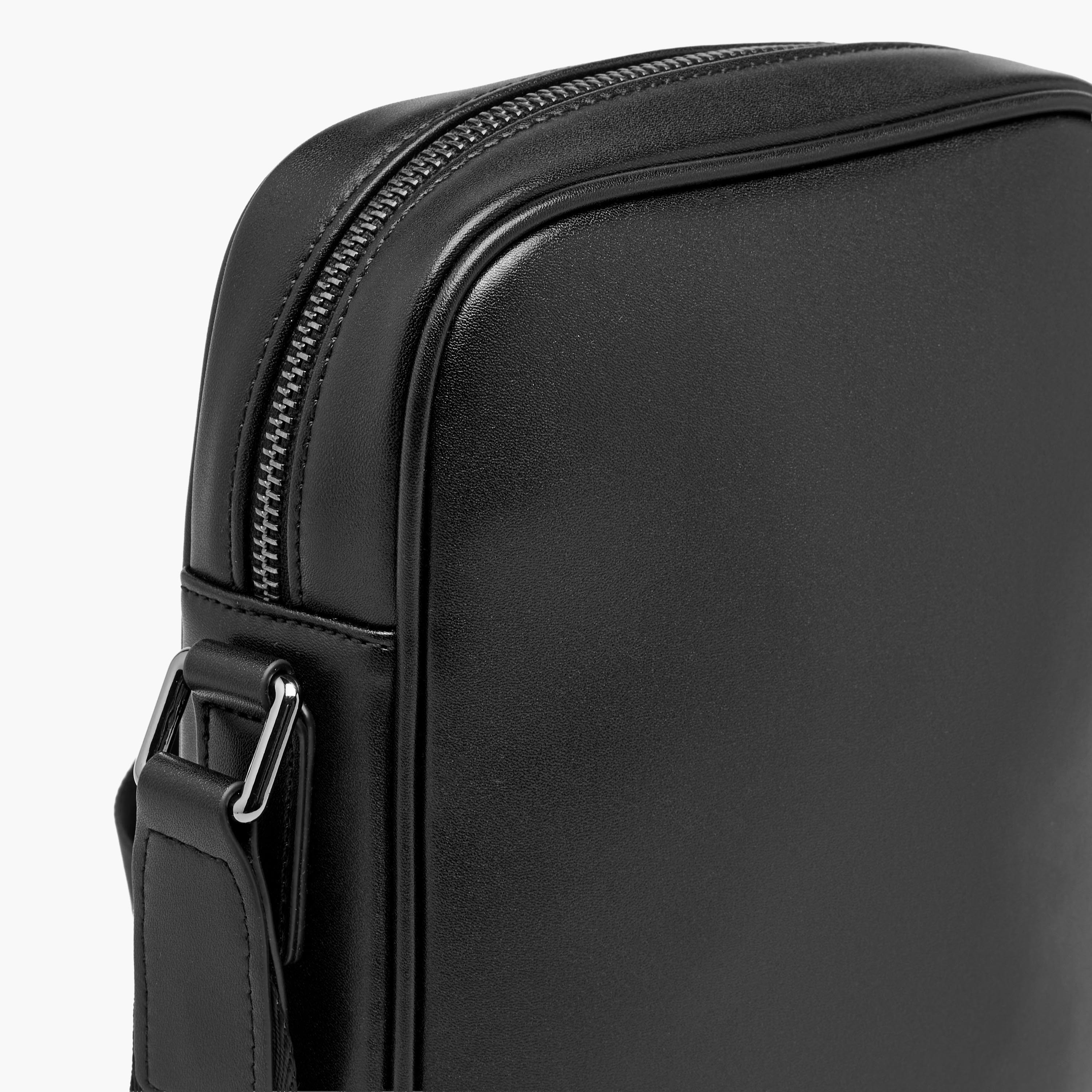 شنطة كروس بودي بتصميم مونوجرام بارز للرجال من دوتشيني-men-bags-image-6