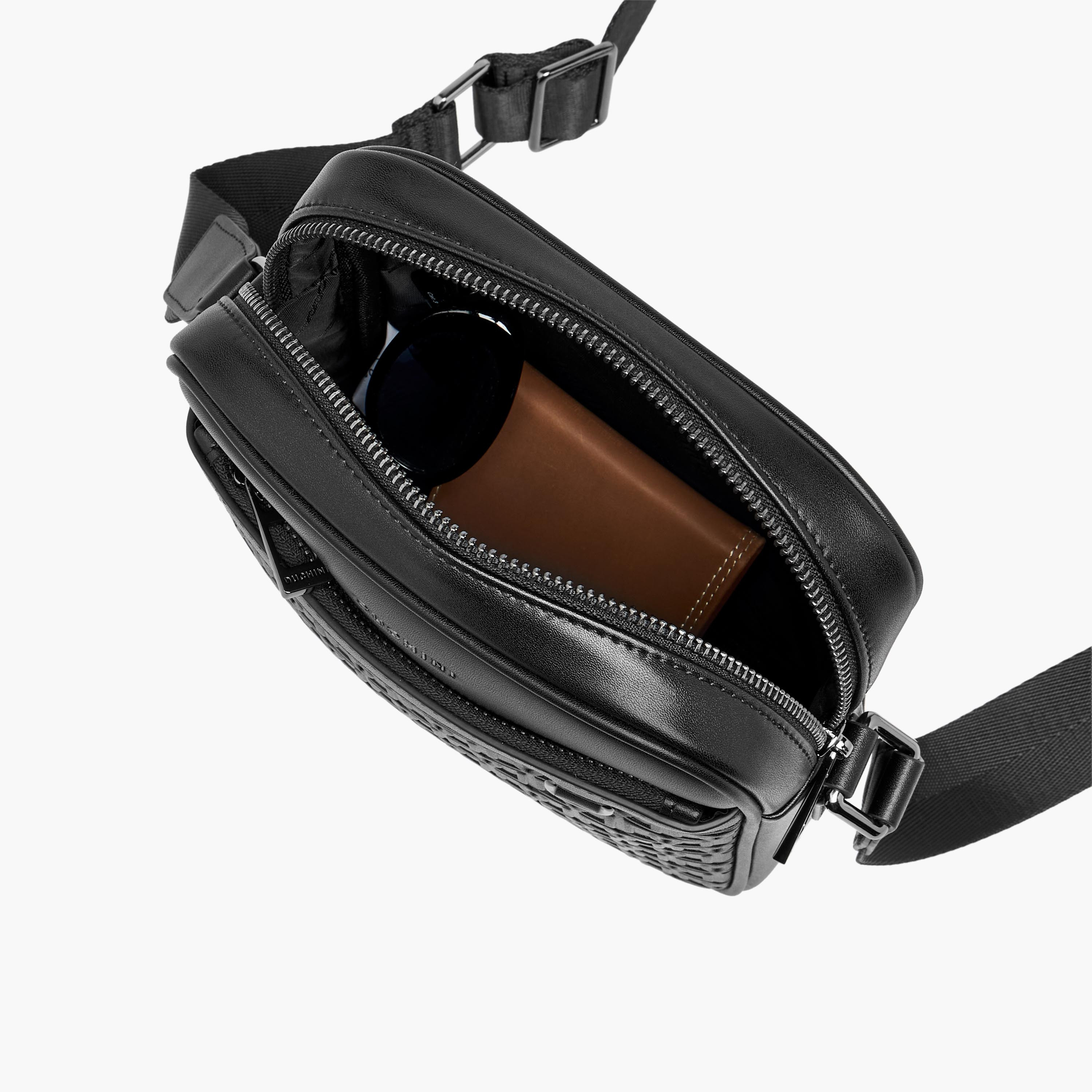 شنطة كروس بودي بتصميم مونوجرام بارز للرجال من دوتشيني-men-bags-image-8