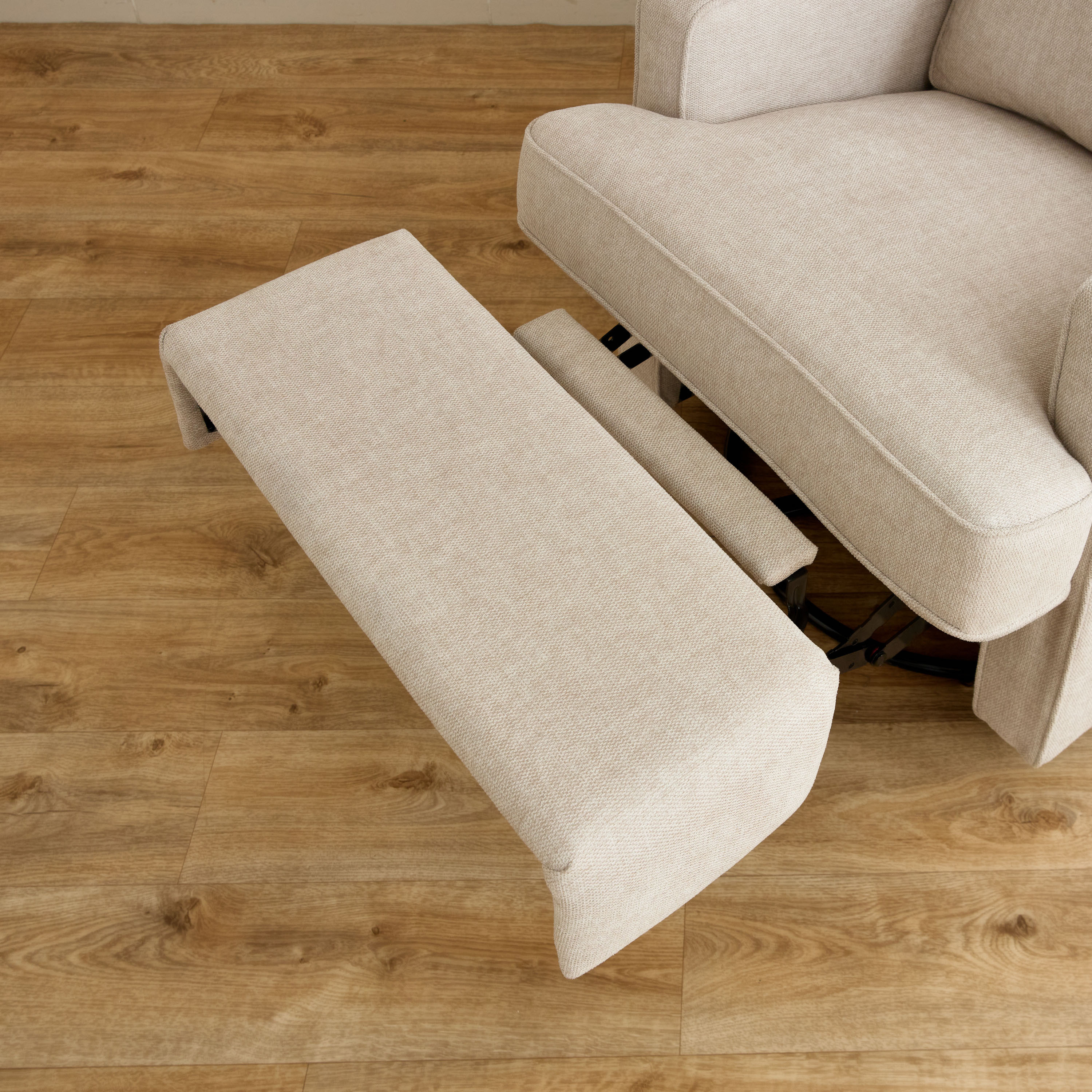 كرسي هزاز بمسند قدم كوين من جيجلز-baby-nursery-furniture-chairsandtables-image-6