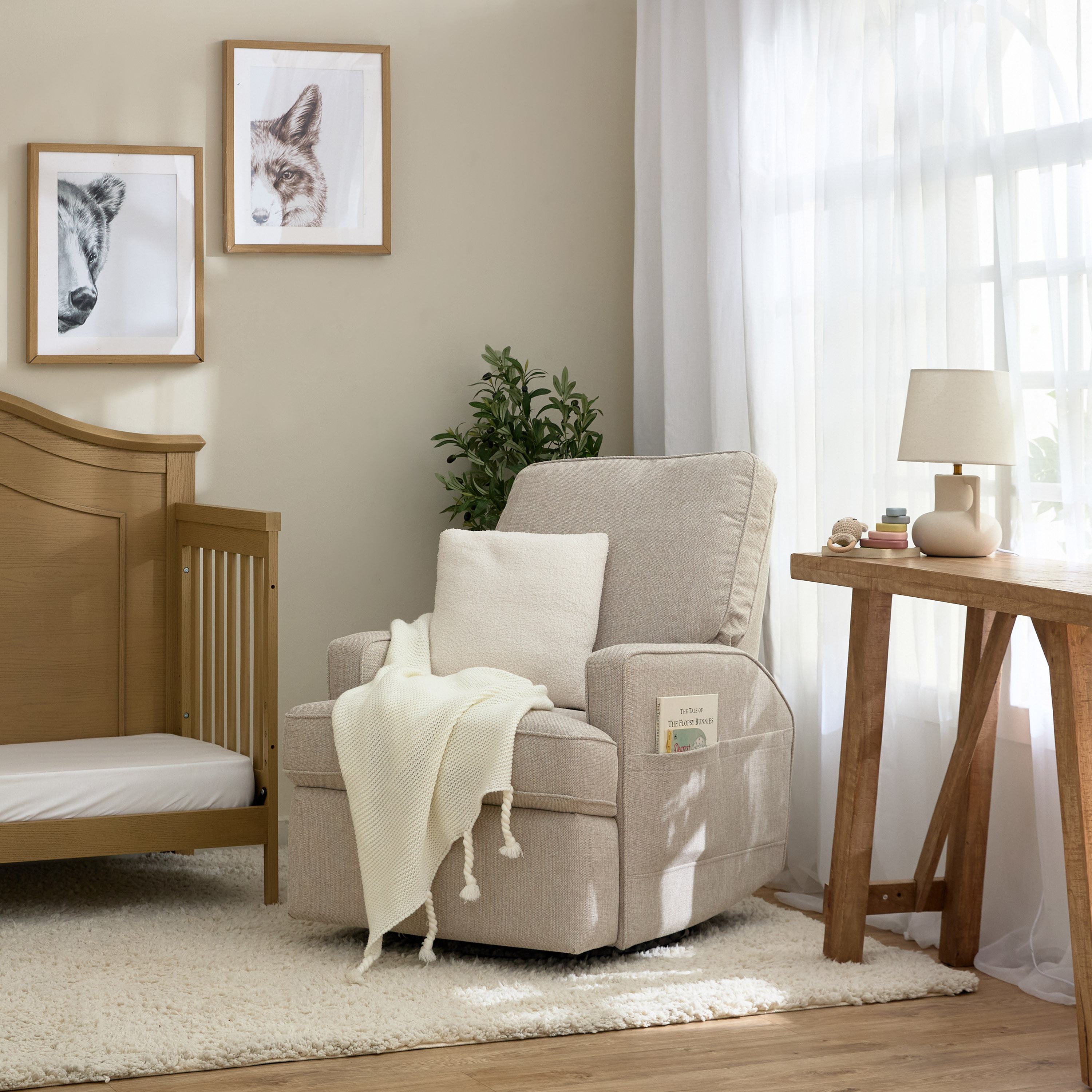 كرسي هزاز بمسند قدم كوين من جيجلز-baby-nursery-furniture-chairsandtables-image-8