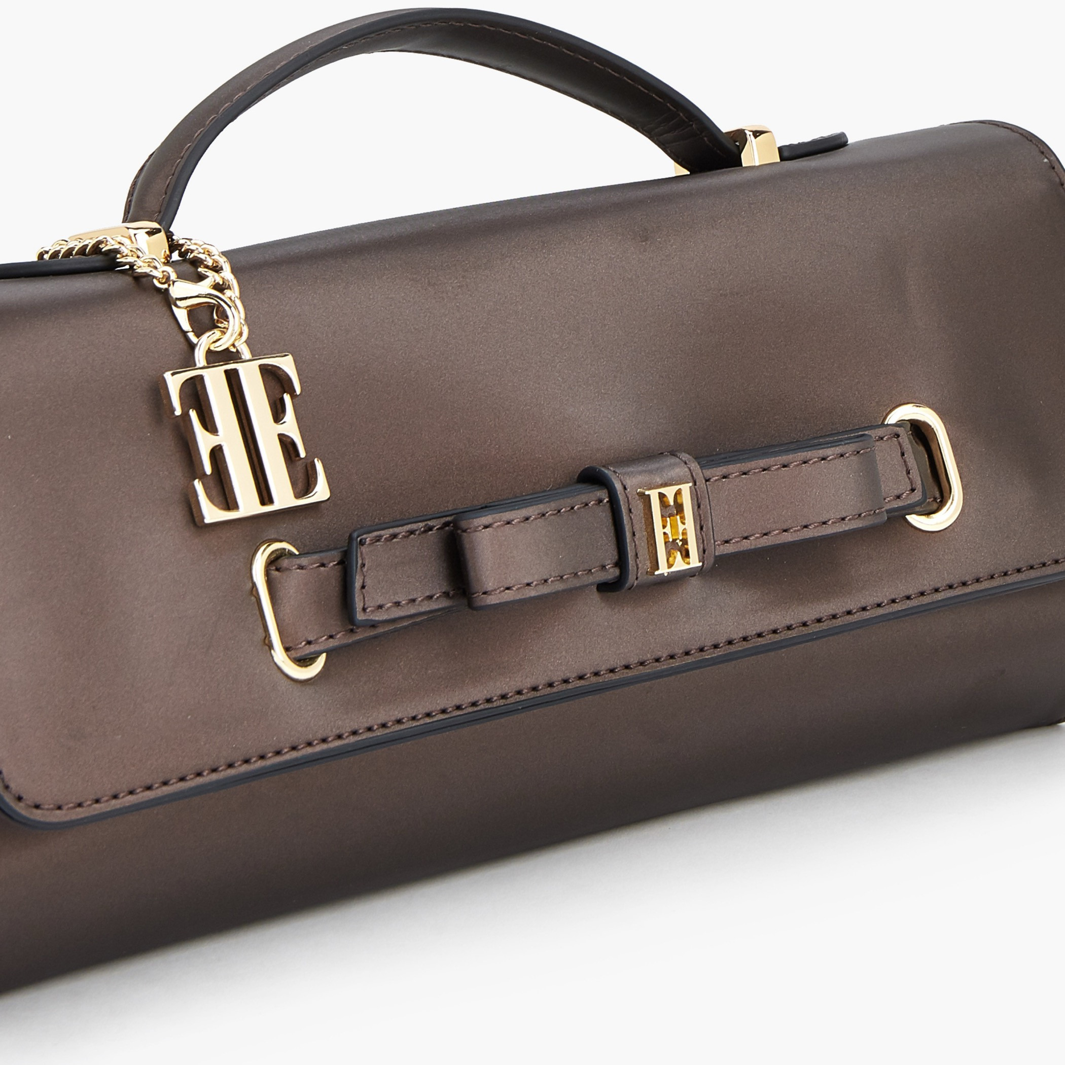 شنطة كروس بودي بتفاصيل فيونكة وحزام سلسلة من إيل-women-bagsandwallets-handbags-image-4